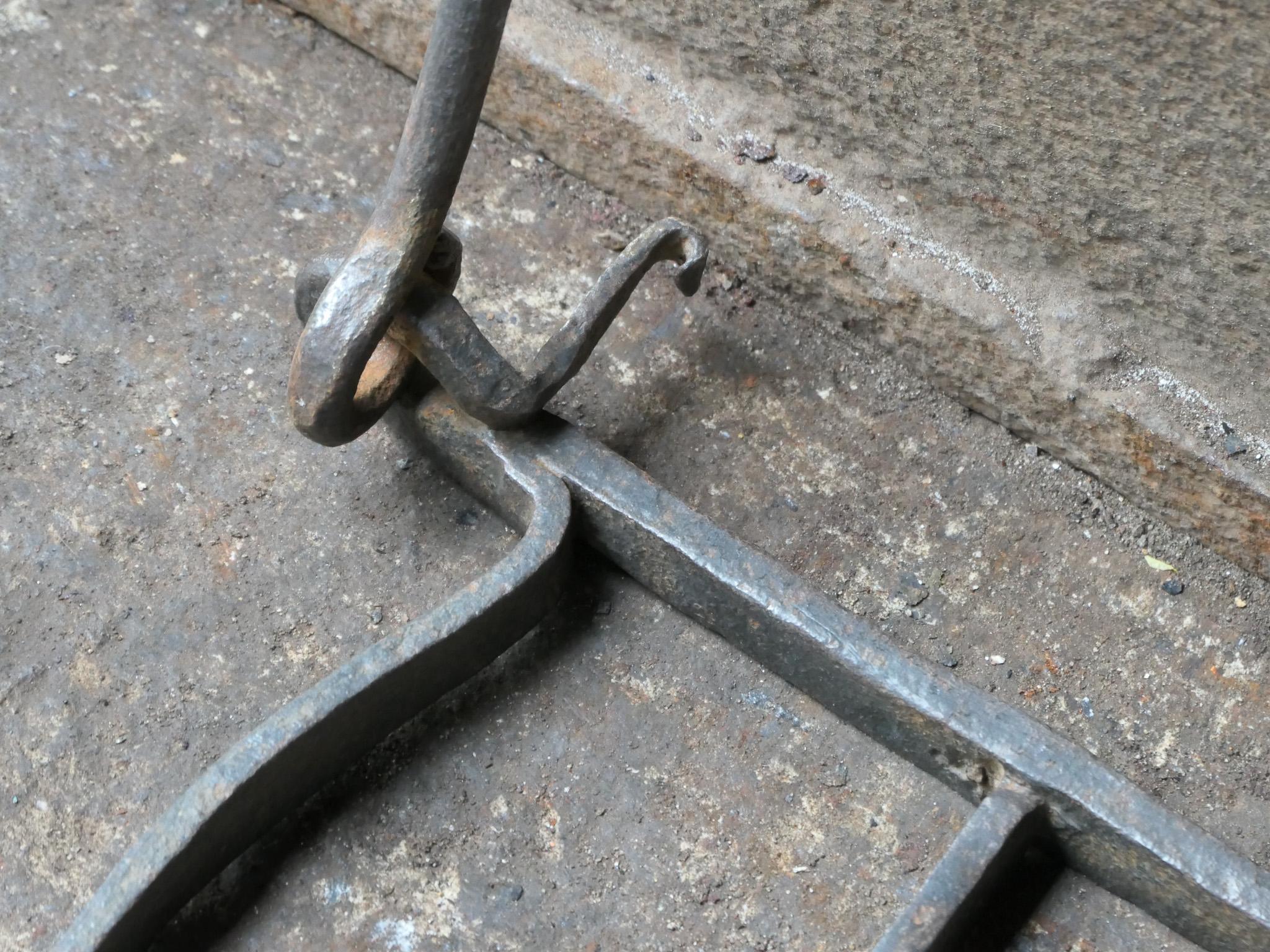 18th Century French Hanging Trivet In Good Condition For Sale In Soest, NL