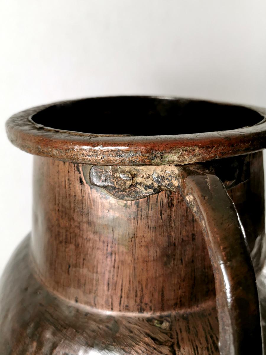 Martelé Grand récipient à eau en cuivre français du 18e siècle en vente