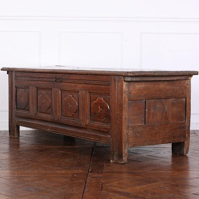 18th Century French Inlaid Chestnut and Oak Coffer Blanket Chest In Good Condition In Vancouver, British Columbia