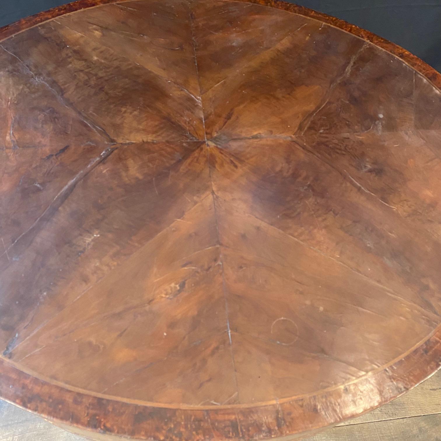 Table d'entrée ou d'appoint en noyer marqueté du XVIIIe siècle, France, Gueridon en vente 1