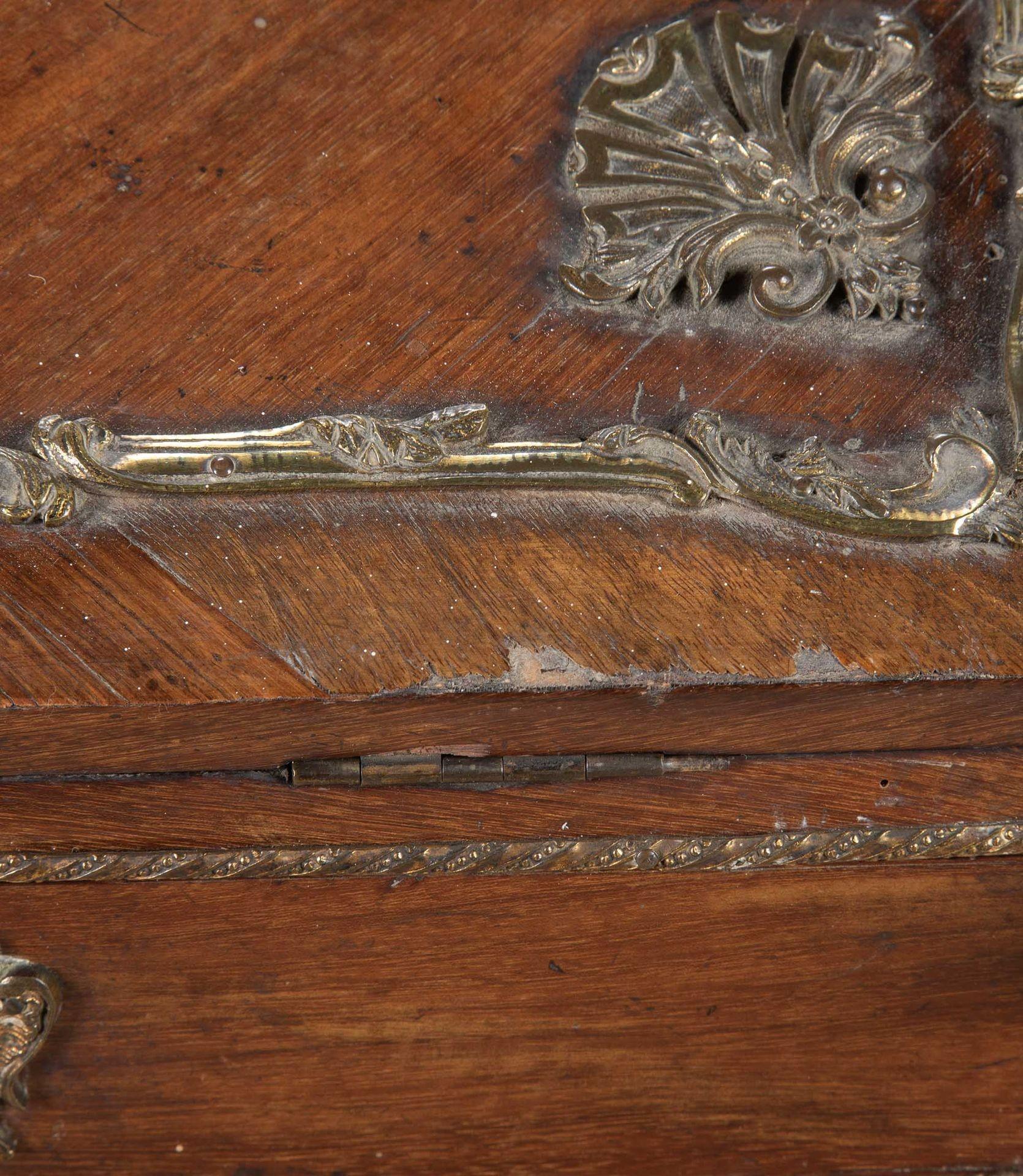 Bureau de Dame francese del 18° secolo in legno di quercia in vendita 3