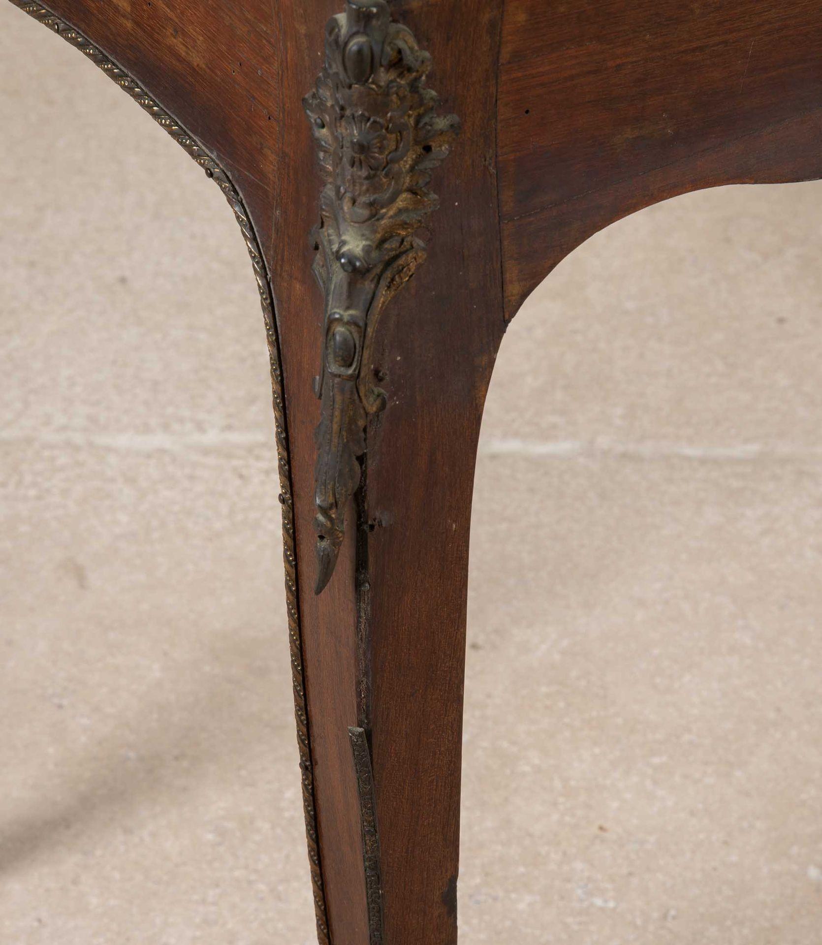 Bureau de Dame francese del 18° secolo in legno di quercia in vendita 9