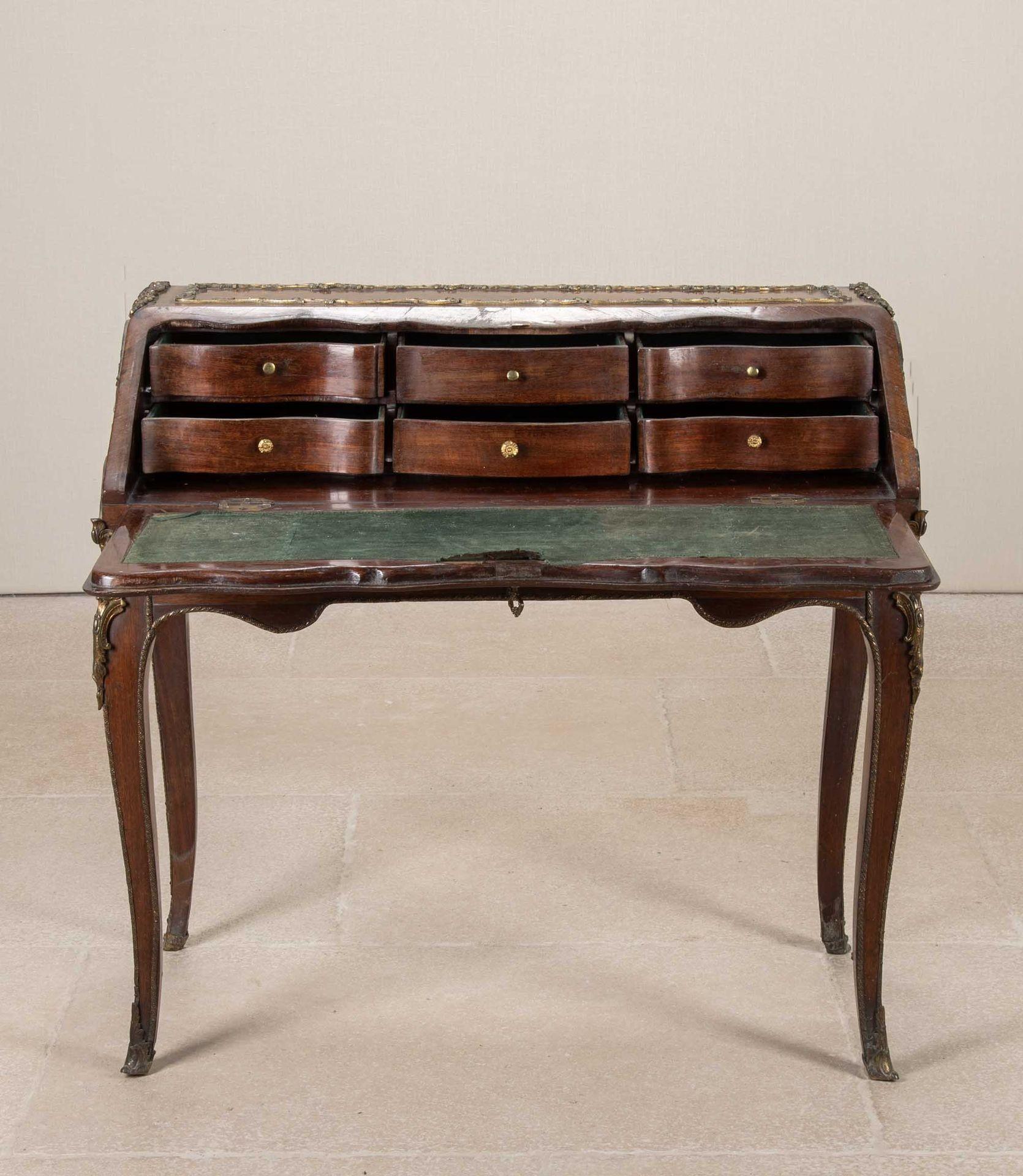 Dorato Bureau de Dame francese del 18° secolo in legno di quercia in vendita