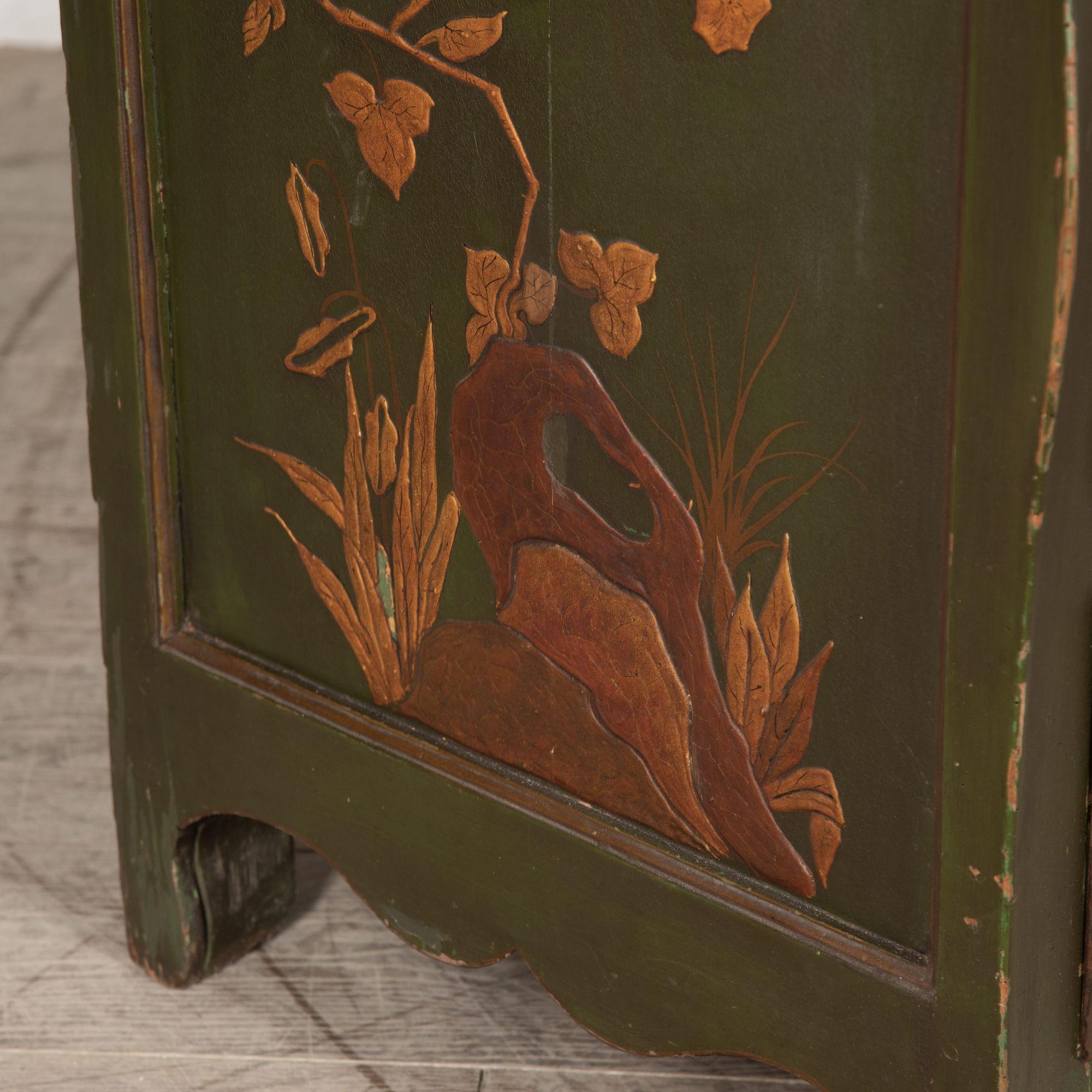 Country 18th Century French Lacquered Commode For Sale