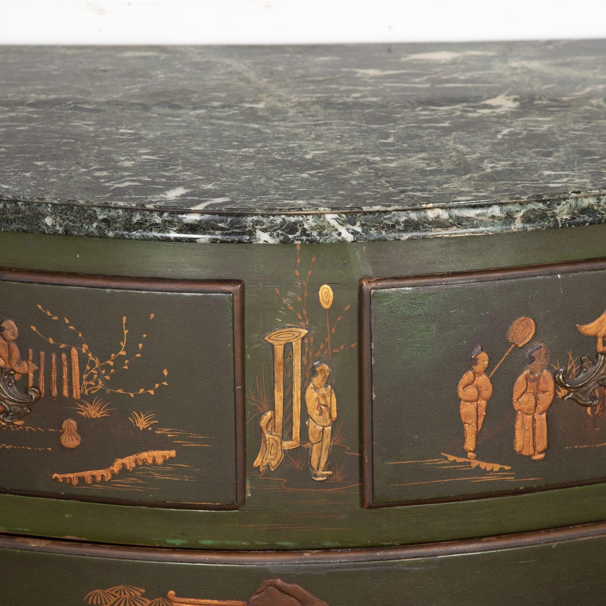 18th Century French Lacquered Commode For Sale 1
