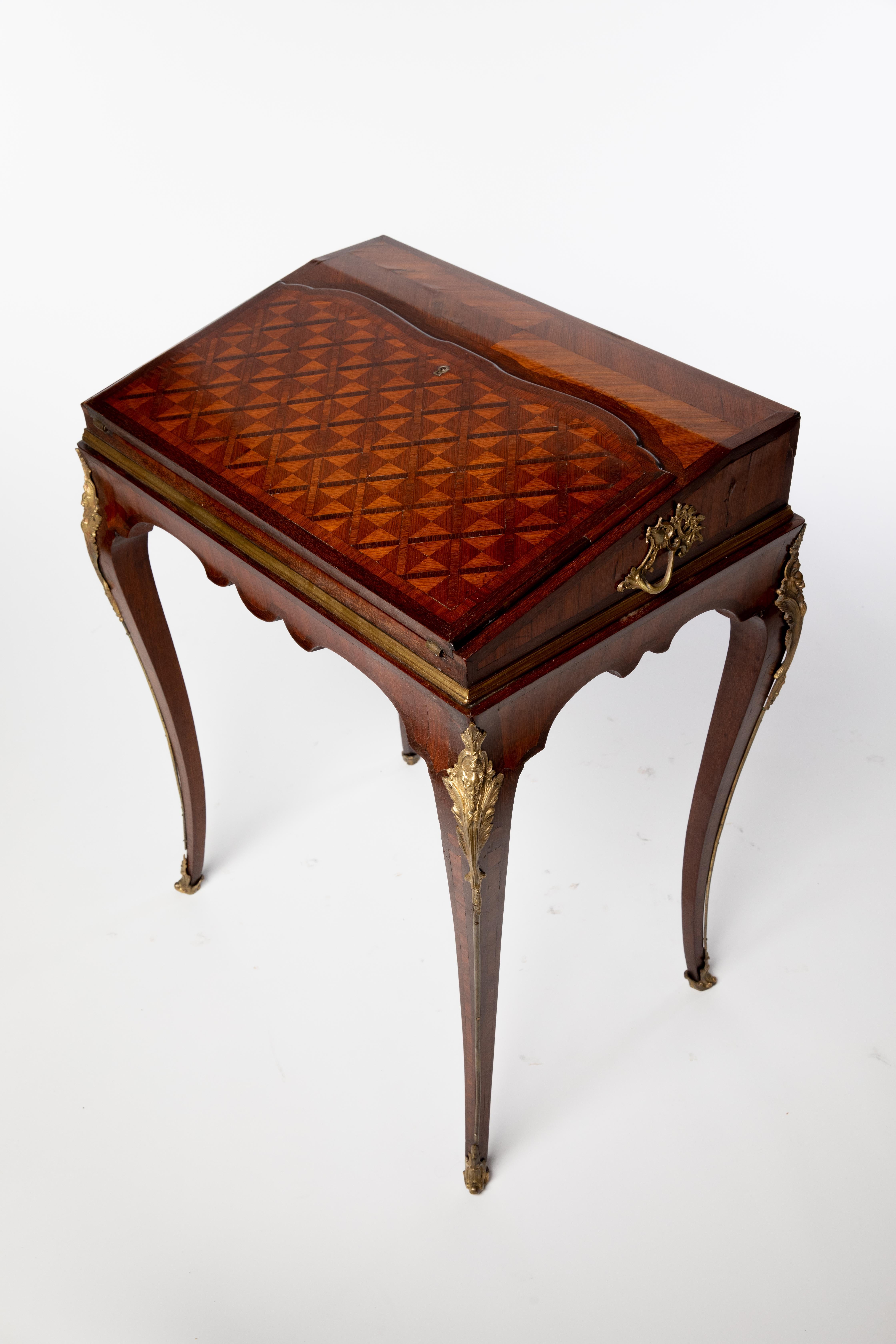Elegant French ladies writing table, or desk made in the Louis XVI style.
