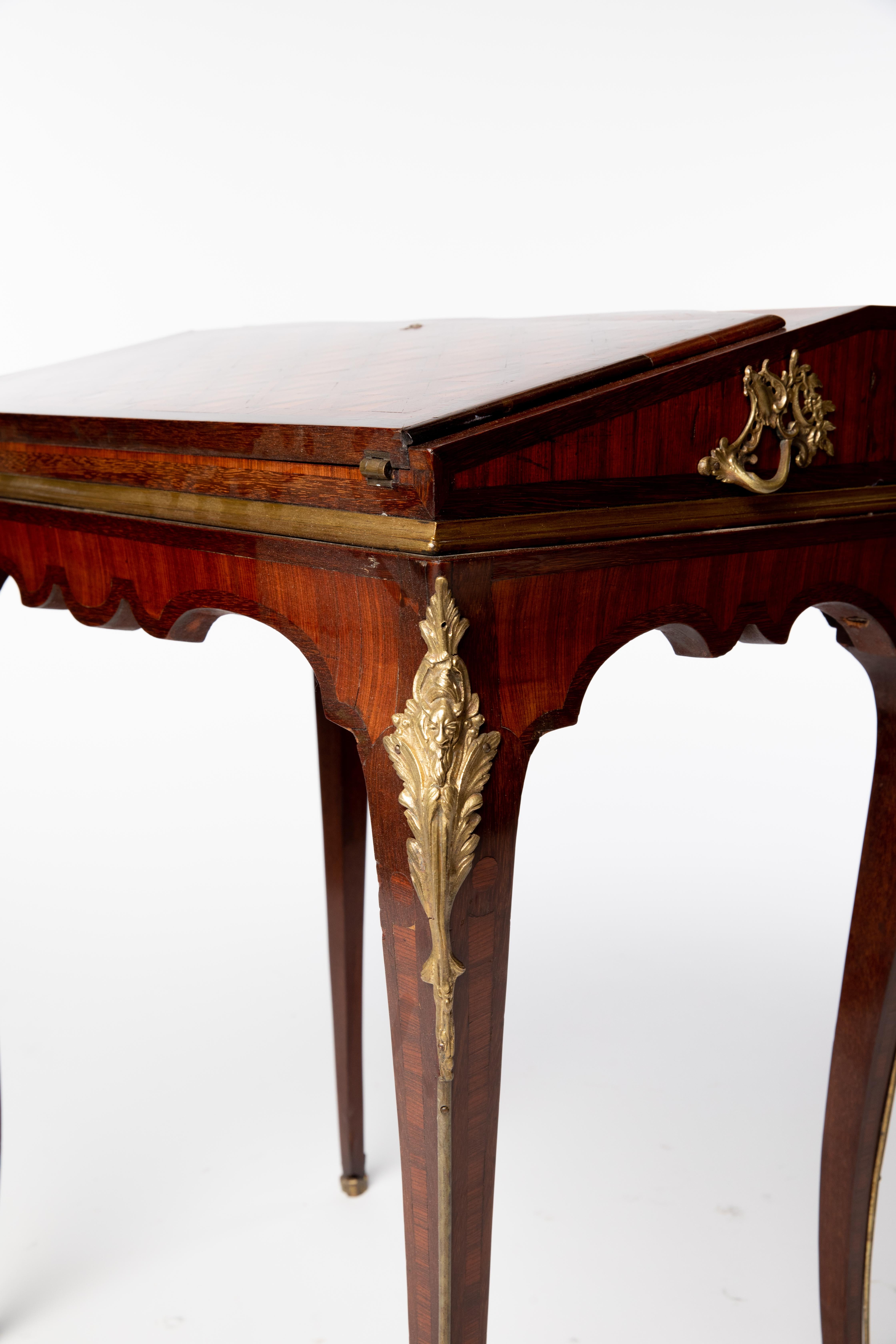 Louis XVI Bureau de dame français du 18e siècle en vente