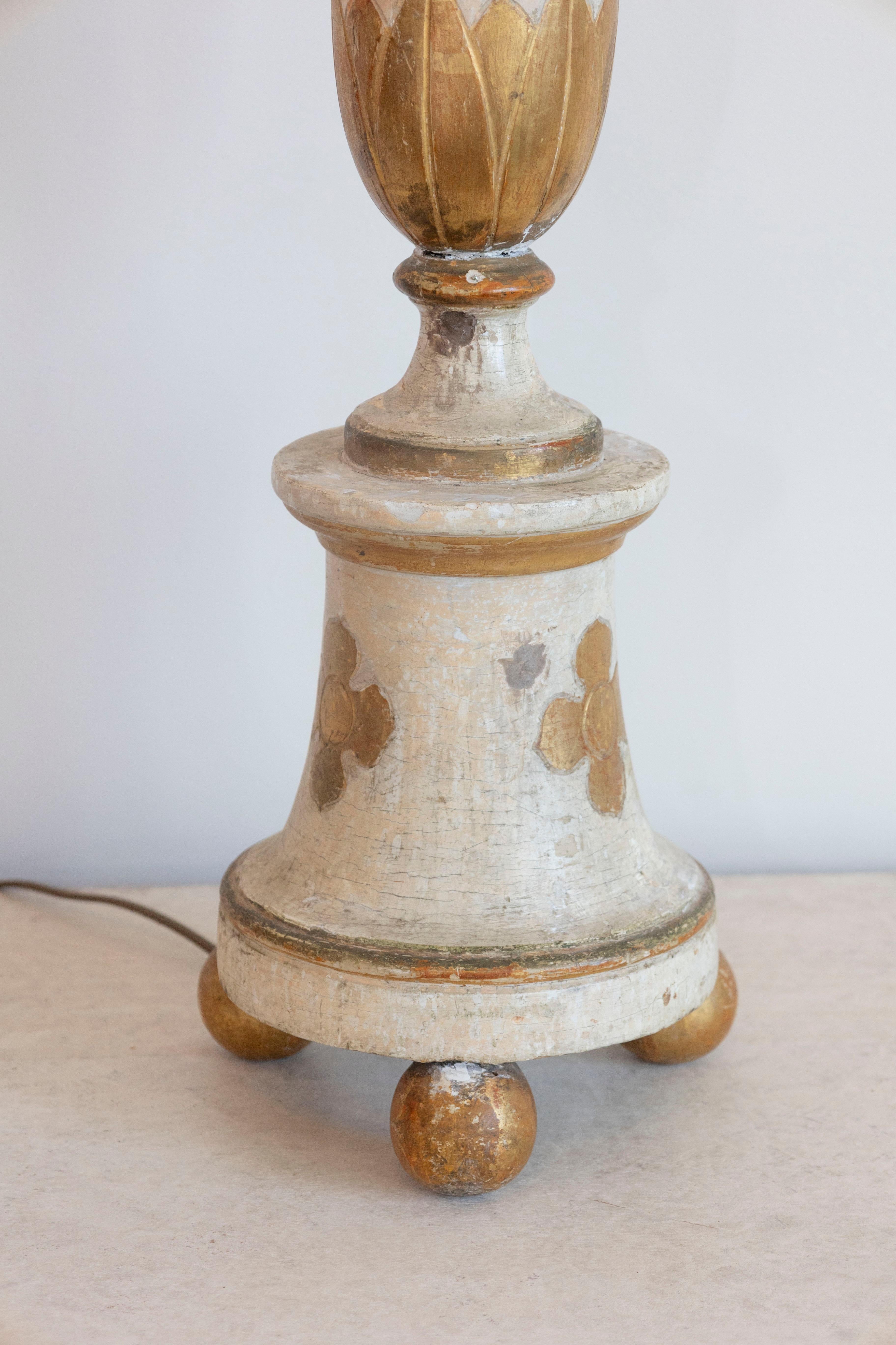 Lámpara francesa del siglo XVIII Madera dorada en venta