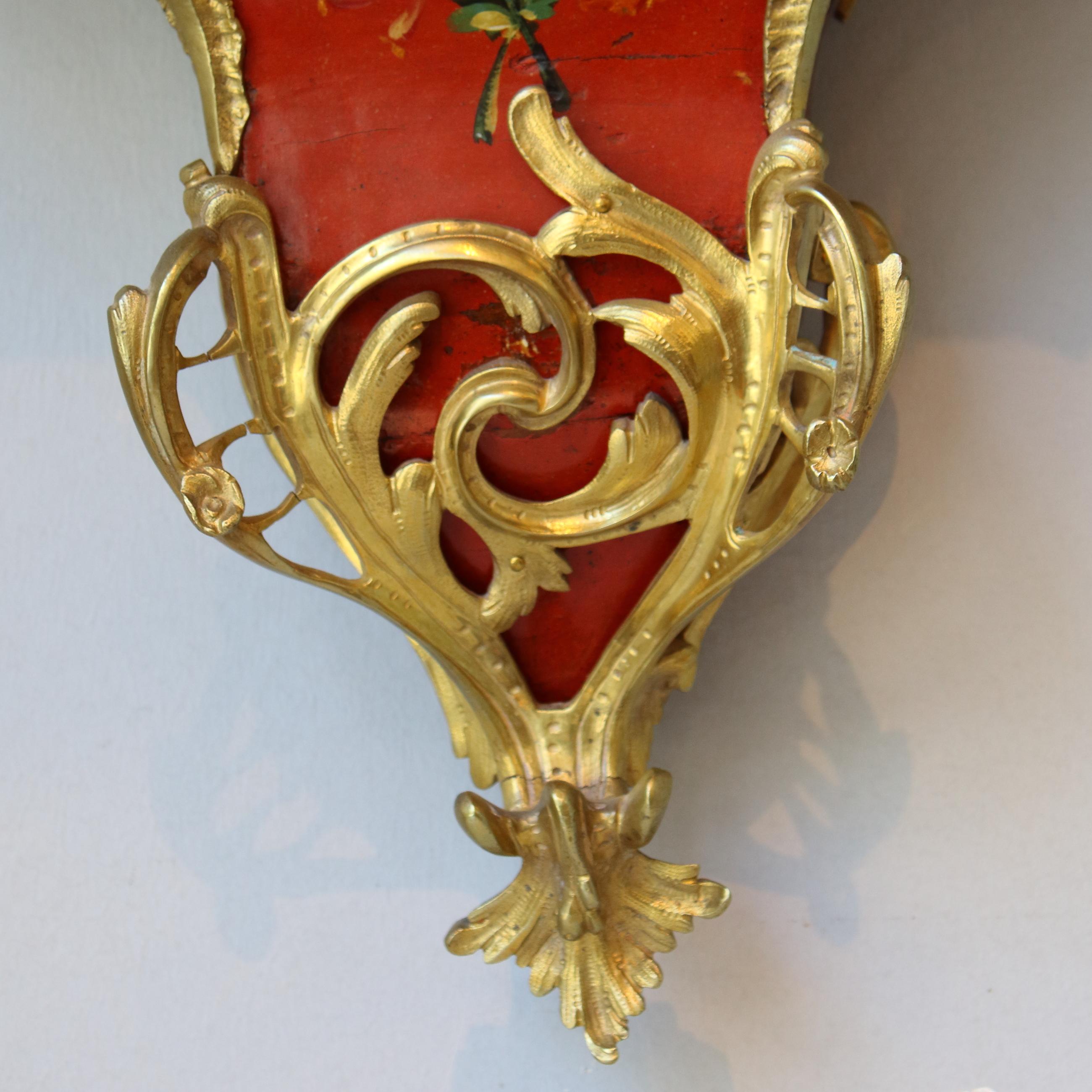 18. Jahrhundert Französisch große Vernis Martin vergoldete Bronze Cartel Uhr und Konsole im Angebot 9