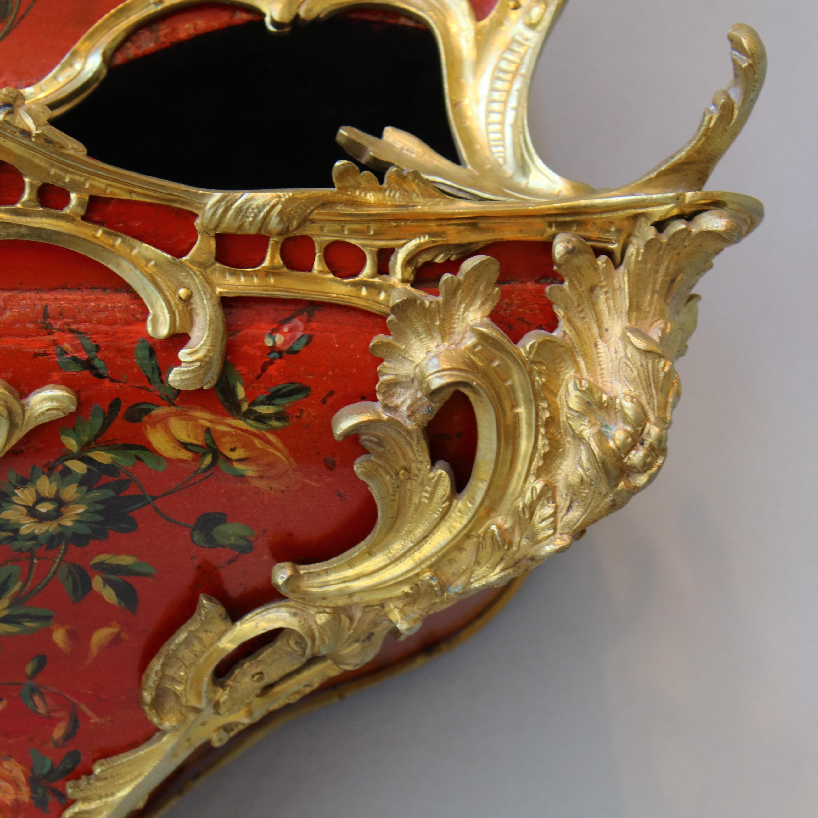 18. Jahrhundert Französisch große Vernis Martin vergoldete Bronze Cartel Uhr und Konsole im Angebot 10