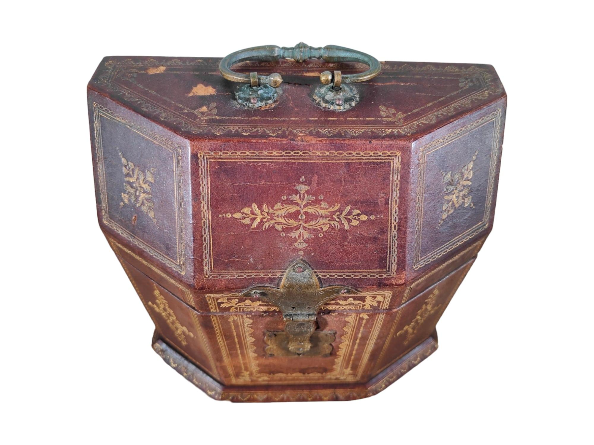 18th Century French Leather Box For Sale 6