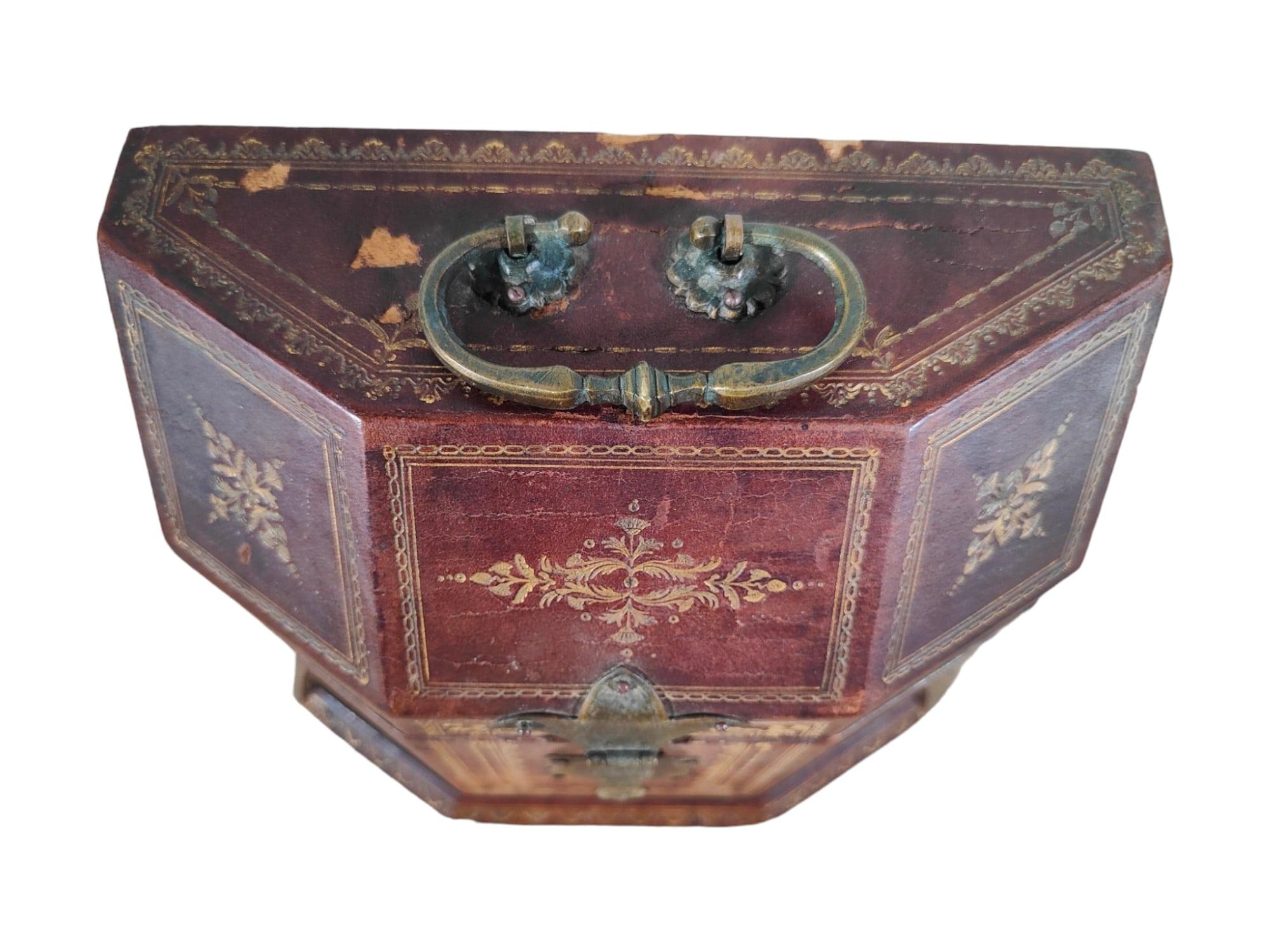 18th Century French Leather Box For Sale 1