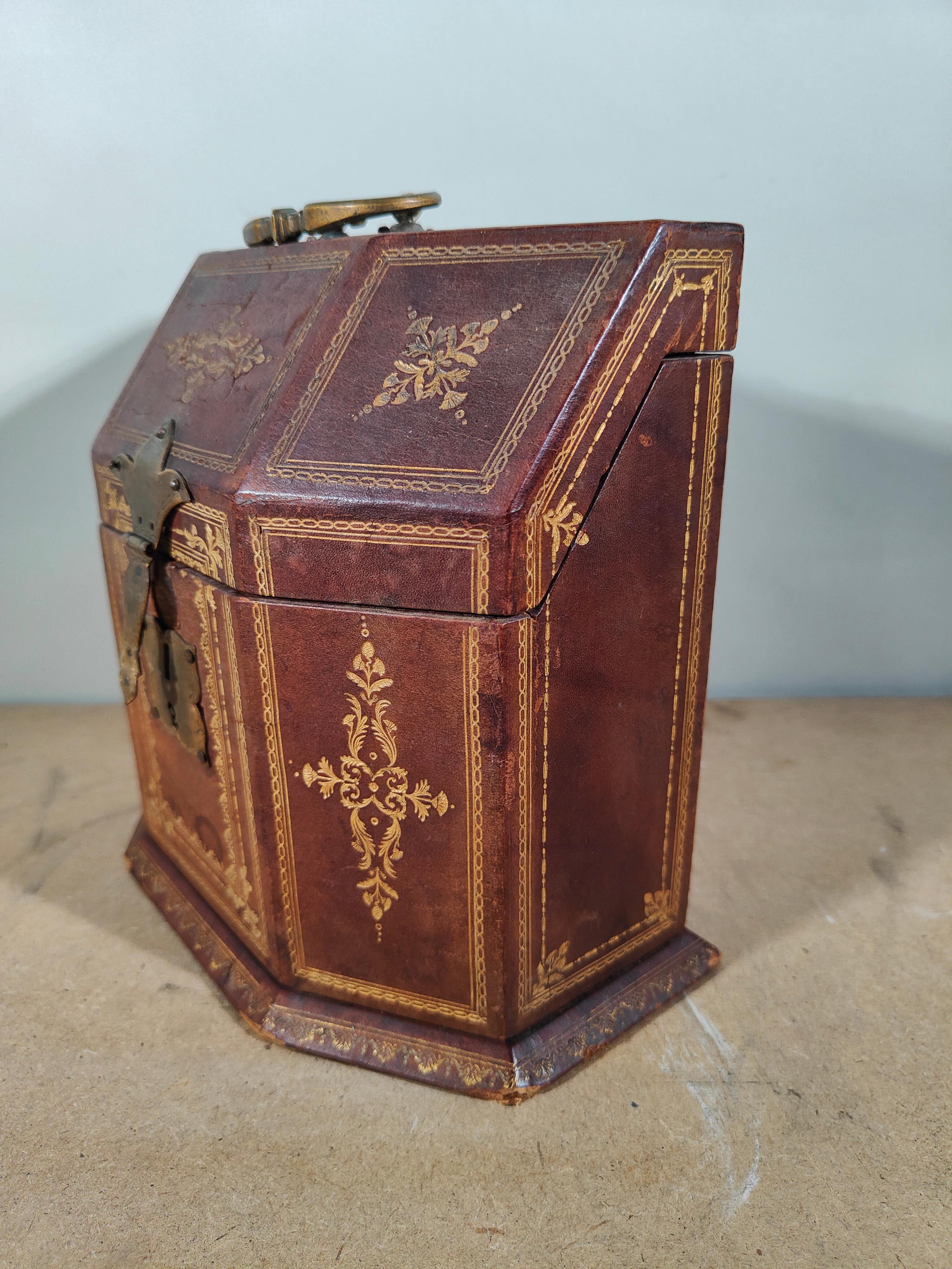 18th Century French Leather Box For Sale 2