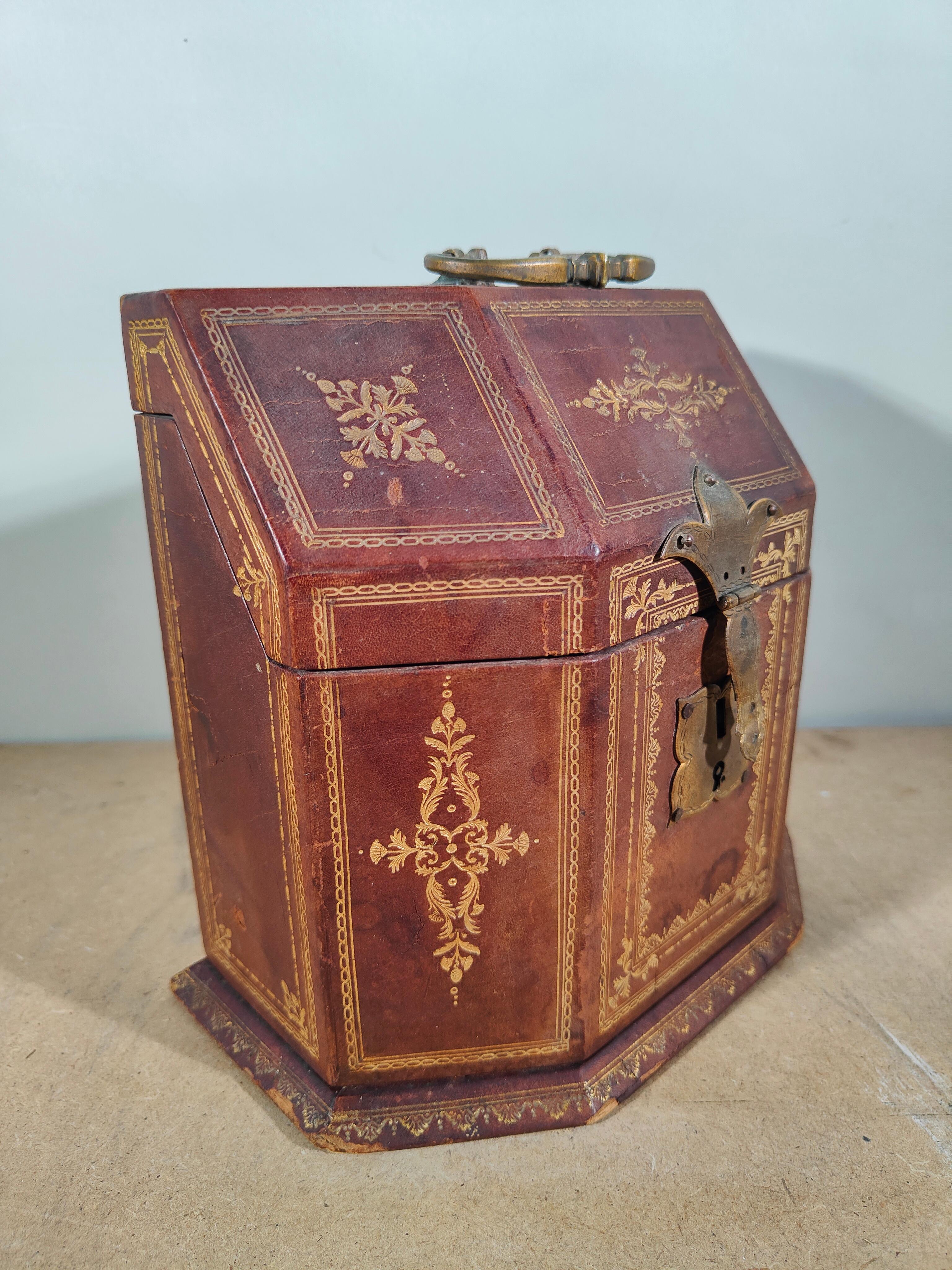 18th Century French Leather Box For Sale 3