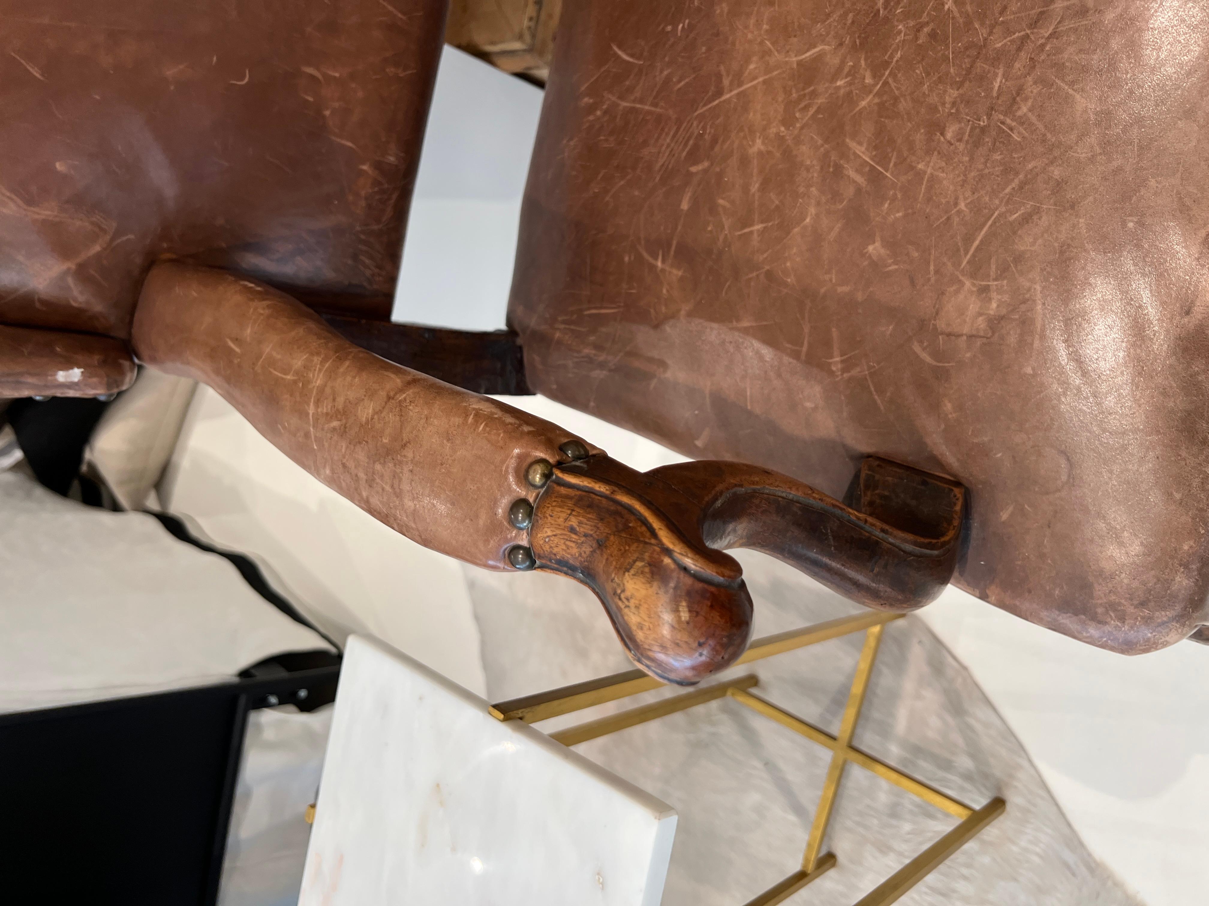 Chaise longue en cuir français du XVIIIe siècle en vente 1