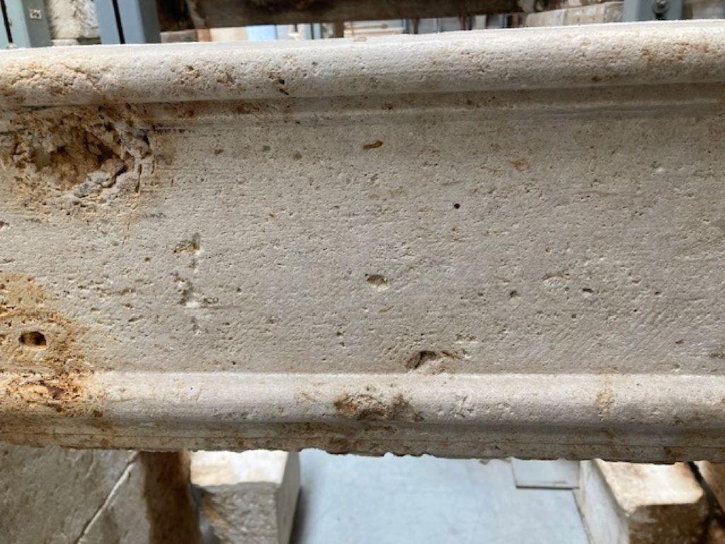 18th Century French Limestone Fireplace Mantel In Good Condition For Sale In Zedelgem, BE