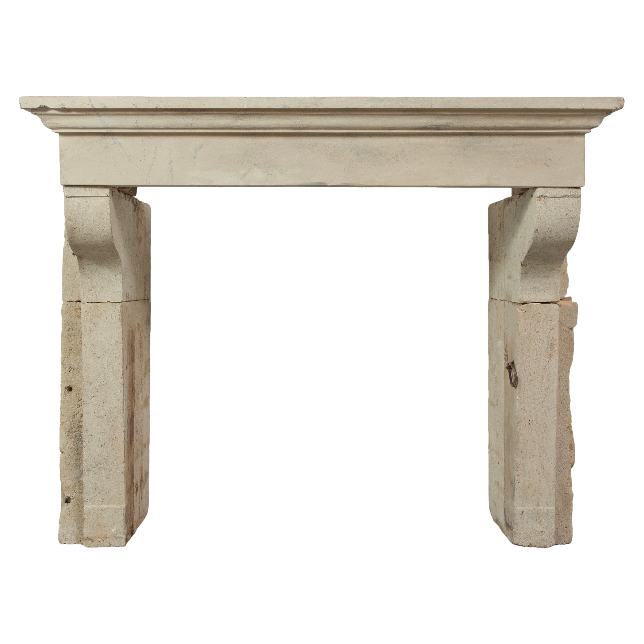 Repisa de chimenea francesa de piedra caliza del siglo XVIII - Gran Escala con Patin Intemporal en venta