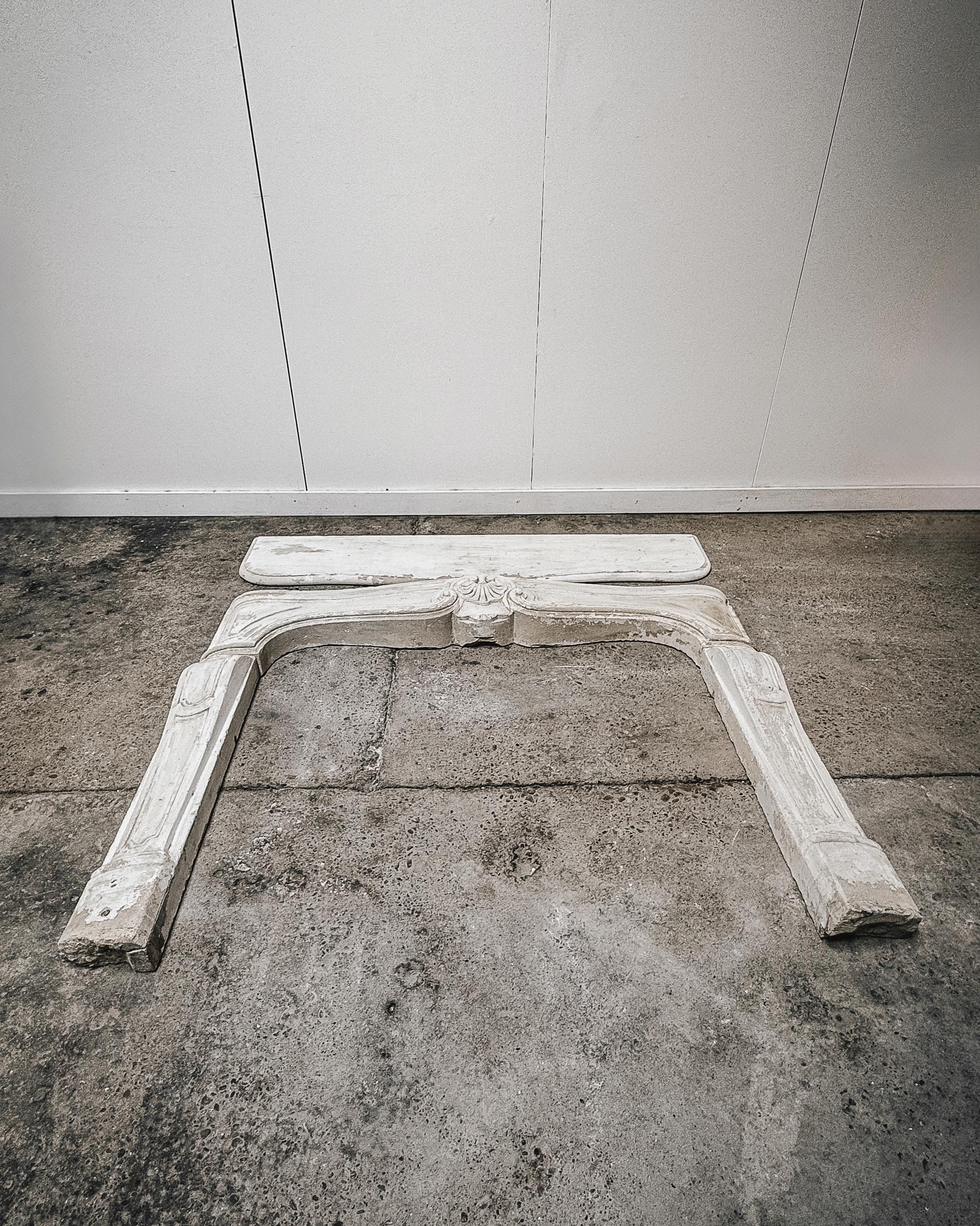 18th Century French Limestone Fireplace Mantel with Shell Detail In Good Condition In Mckinney, TX
