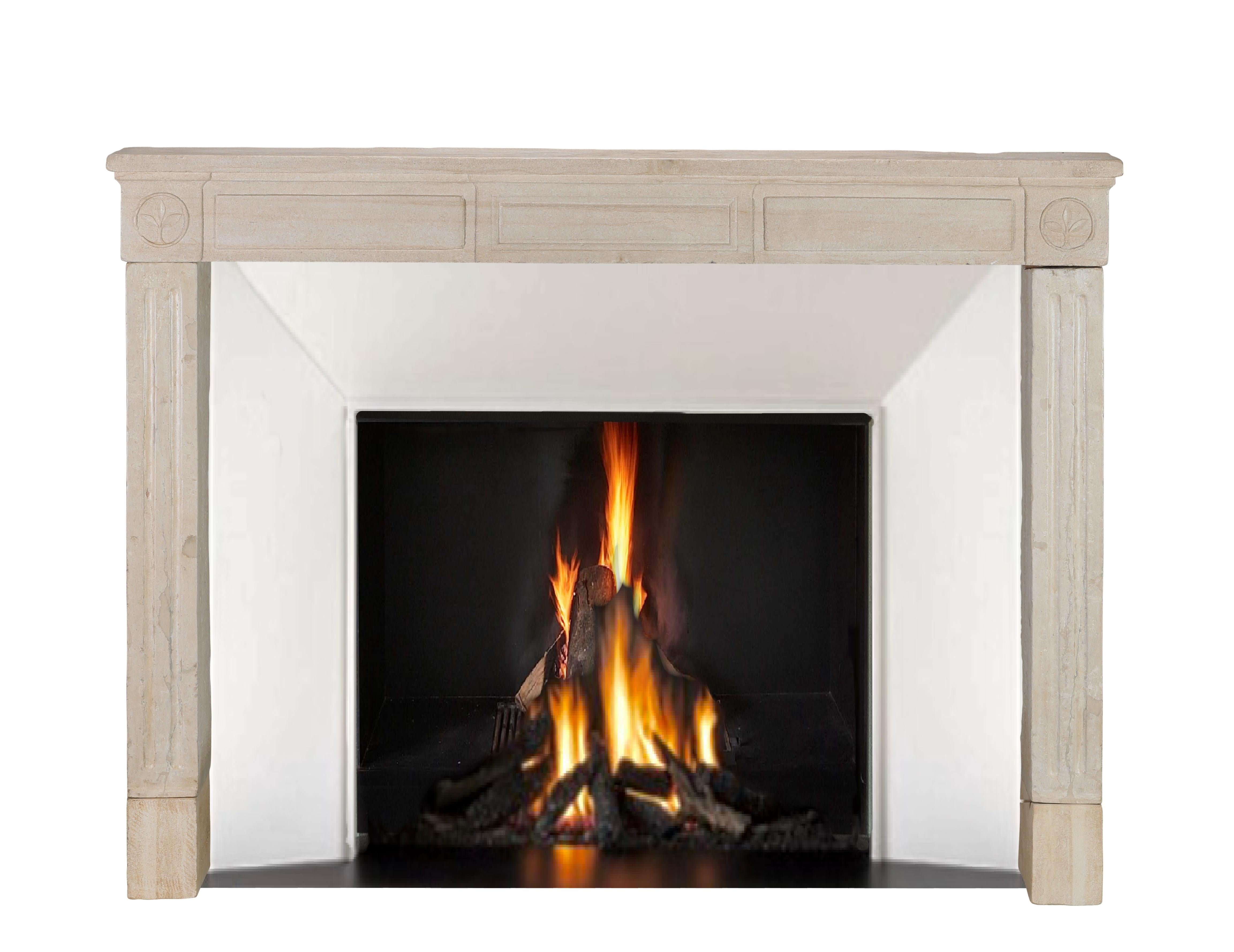 Cornice per caminetto in pietra calcarea francese del XVIII secolo in stile Luigi XVI in vendita 8