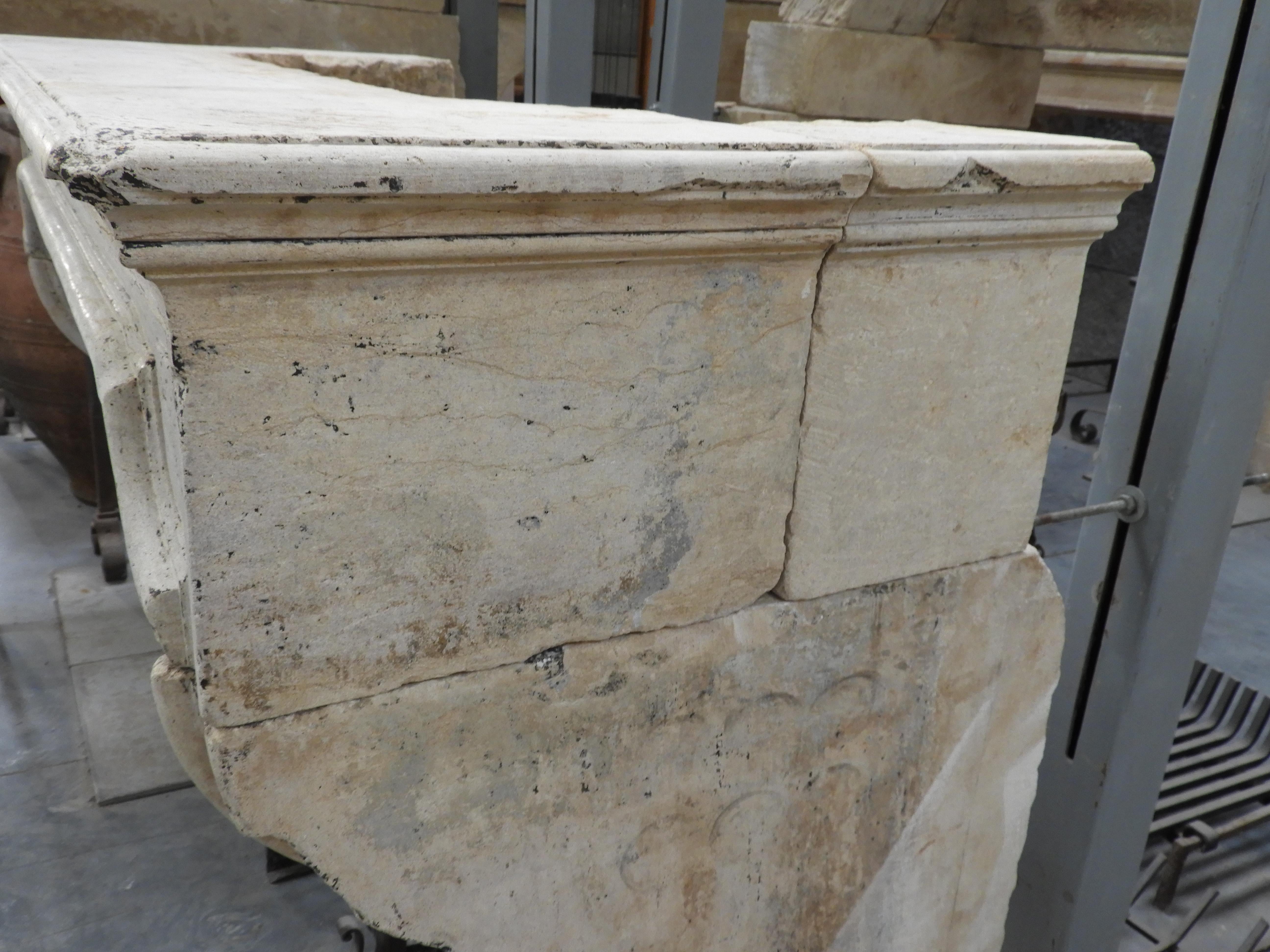 18th Century French Limestone Louis XIV Fireplace For Sale 1