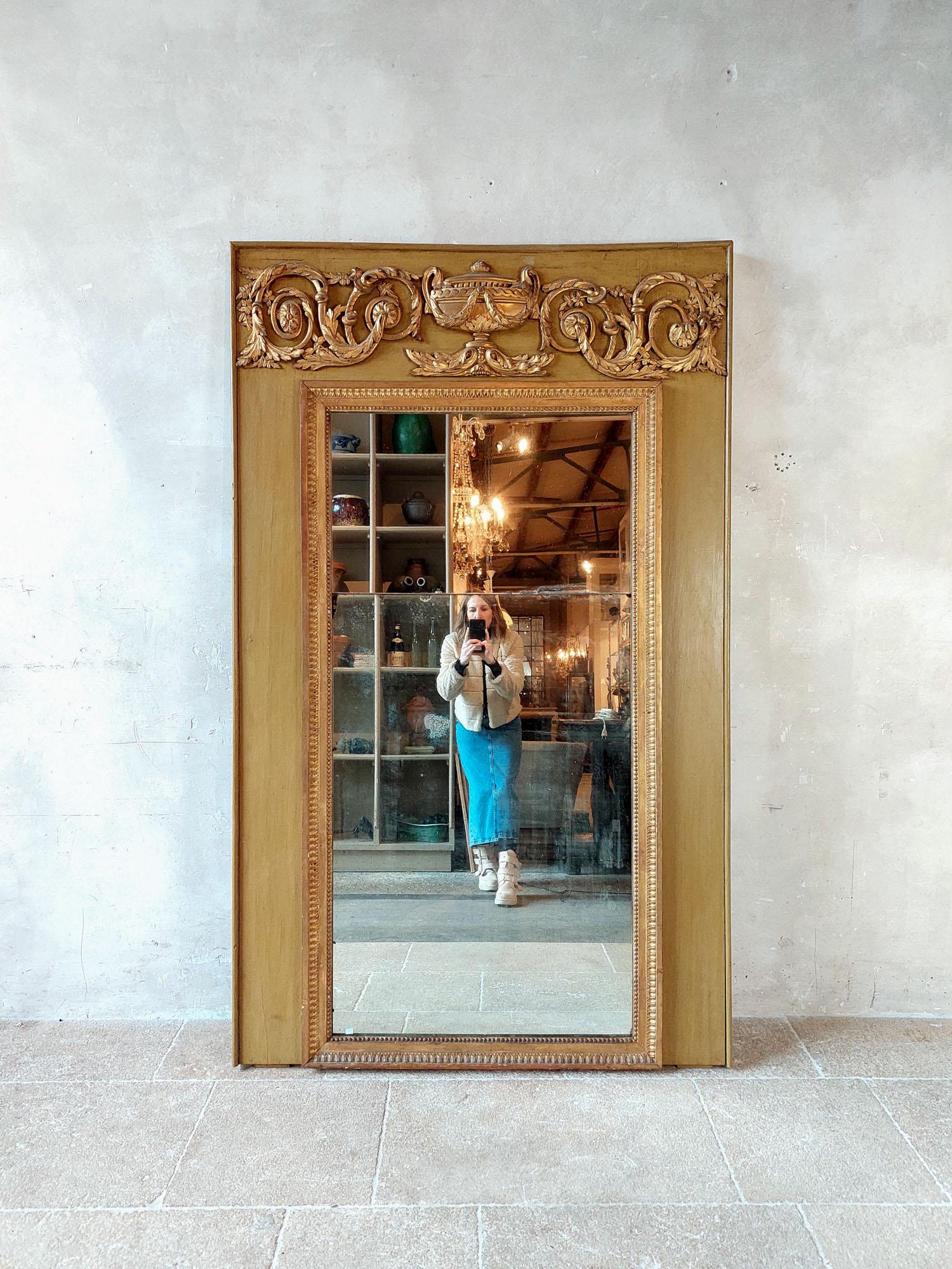 18th century French Louis Seize Trumeau Mirror In Good Condition For Sale In Baambrugge, NL