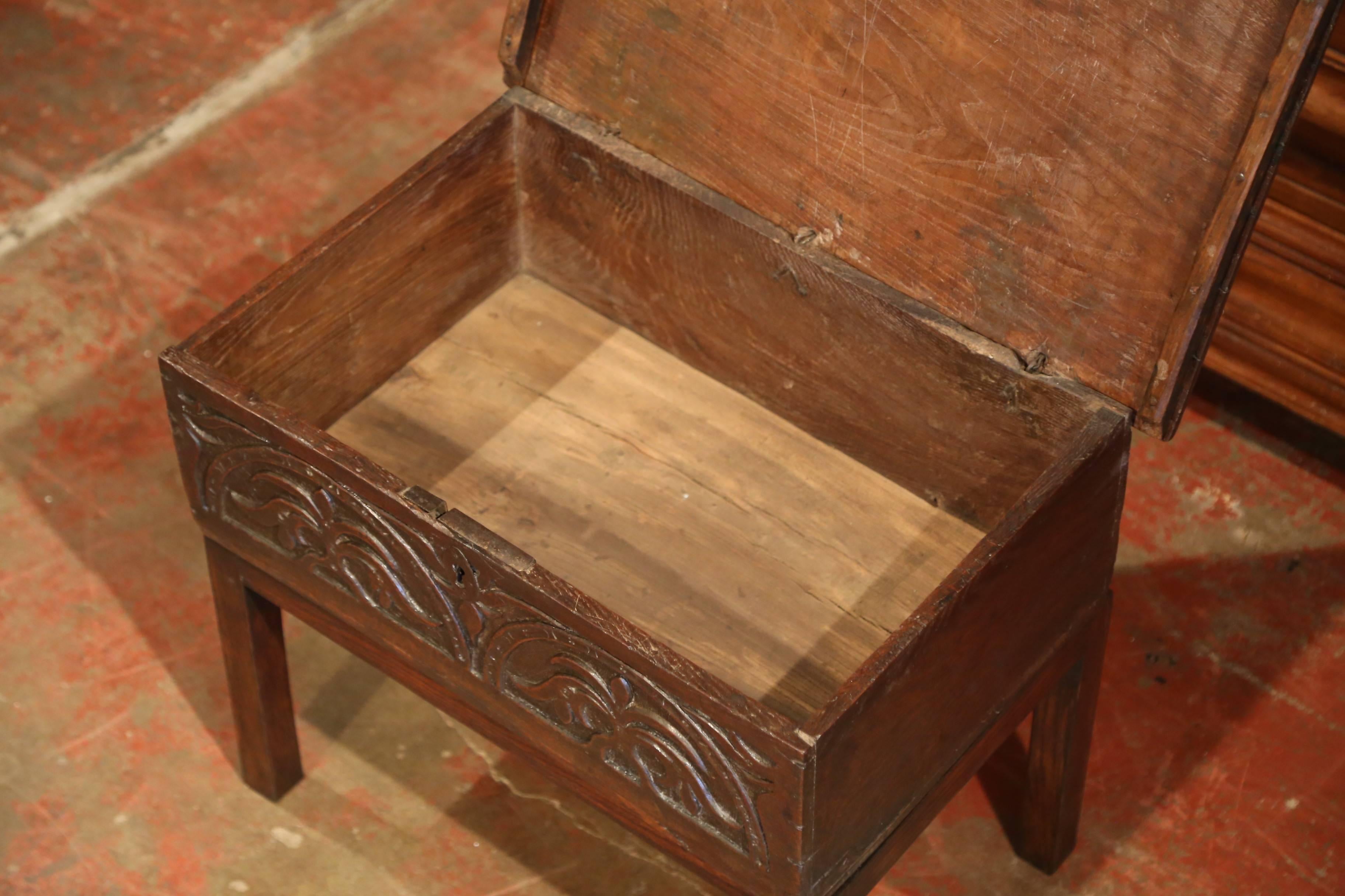 18th Century French Louis XIII Carved Oak Trunk Side Table with Fleurs De Lys In Excellent Condition In Dallas, TX