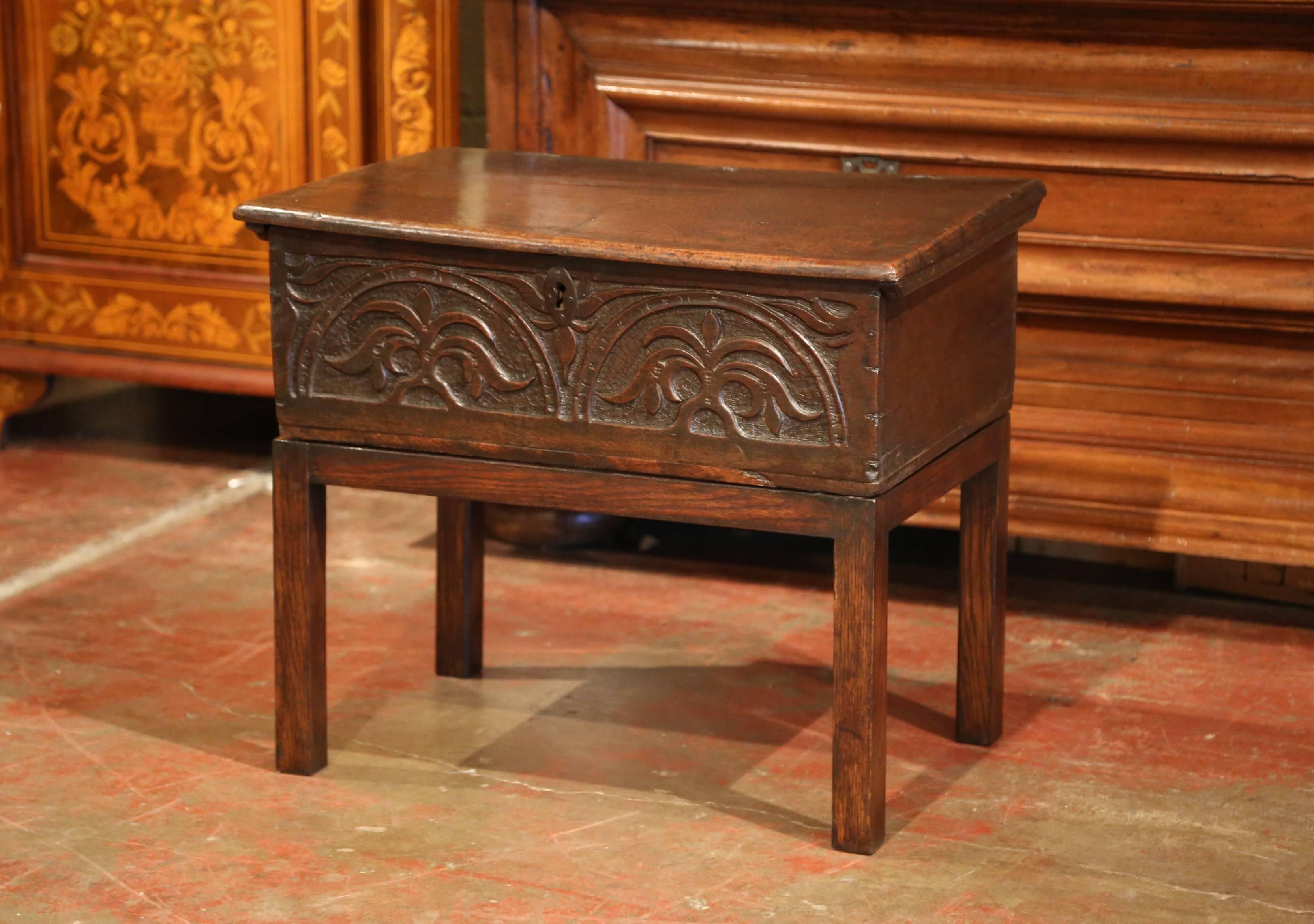 18th Century French Louis XIII Carved Oak Trunk Side Table with Fleurs De Lys 1