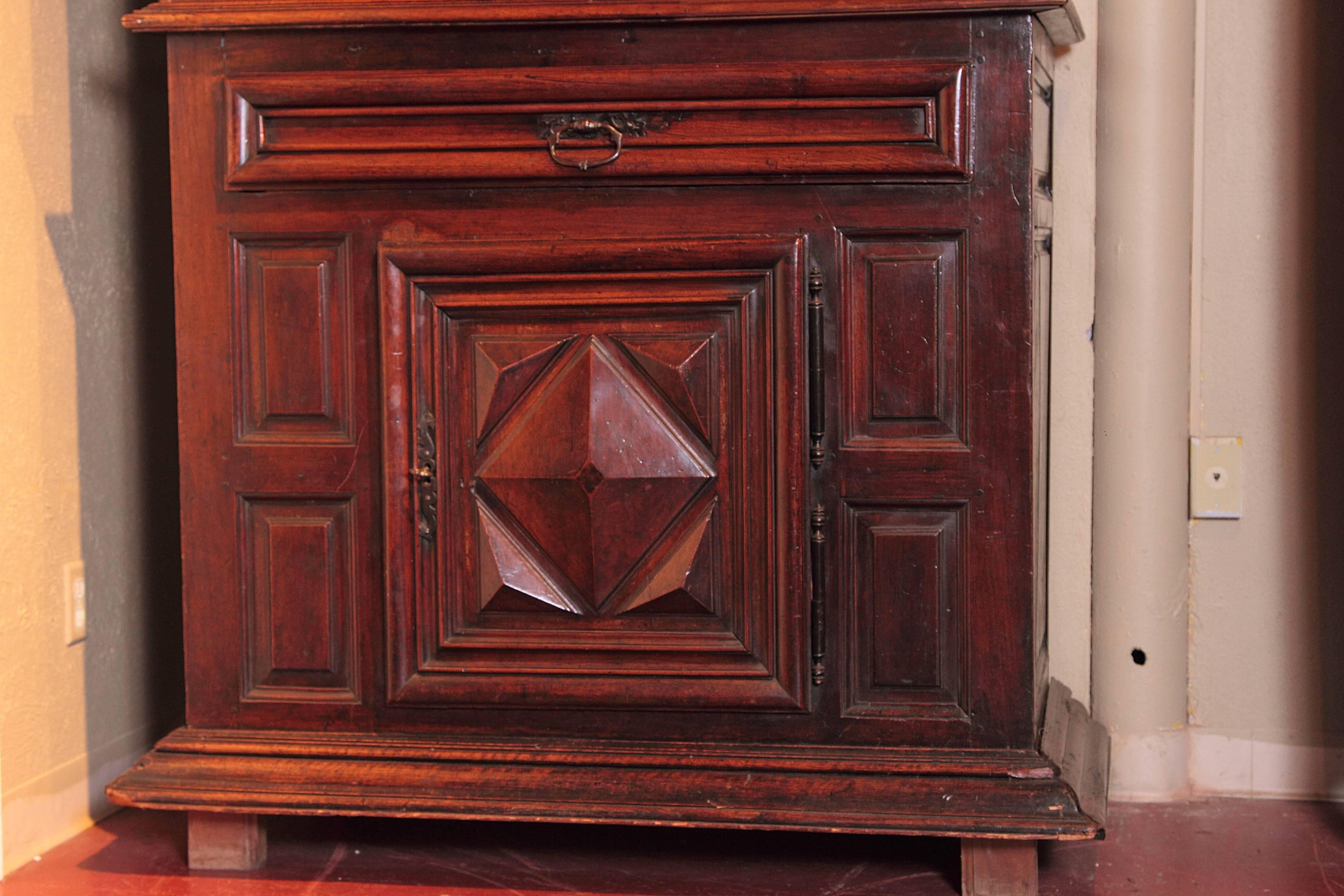 18th Century French Louis XIII Carved Walnut Cabinet with Diamond Shaped Decor In Excellent Condition In Dallas, TX