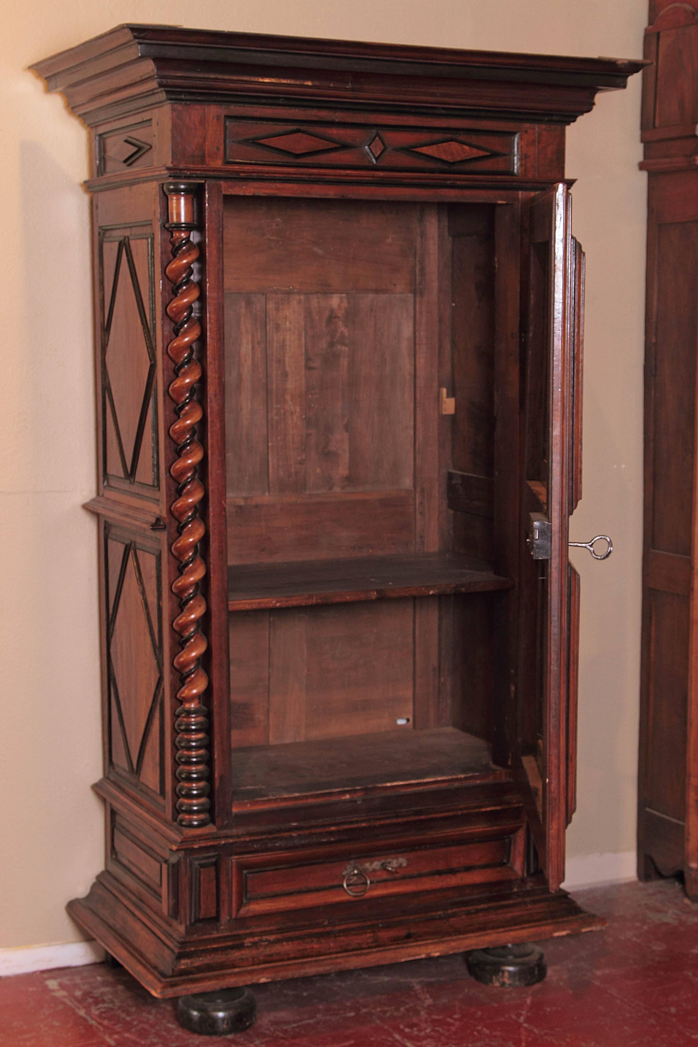 18th Century French Louis XIII Carved Walnut Armoire Bonnetiere from Perigord For Sale 3