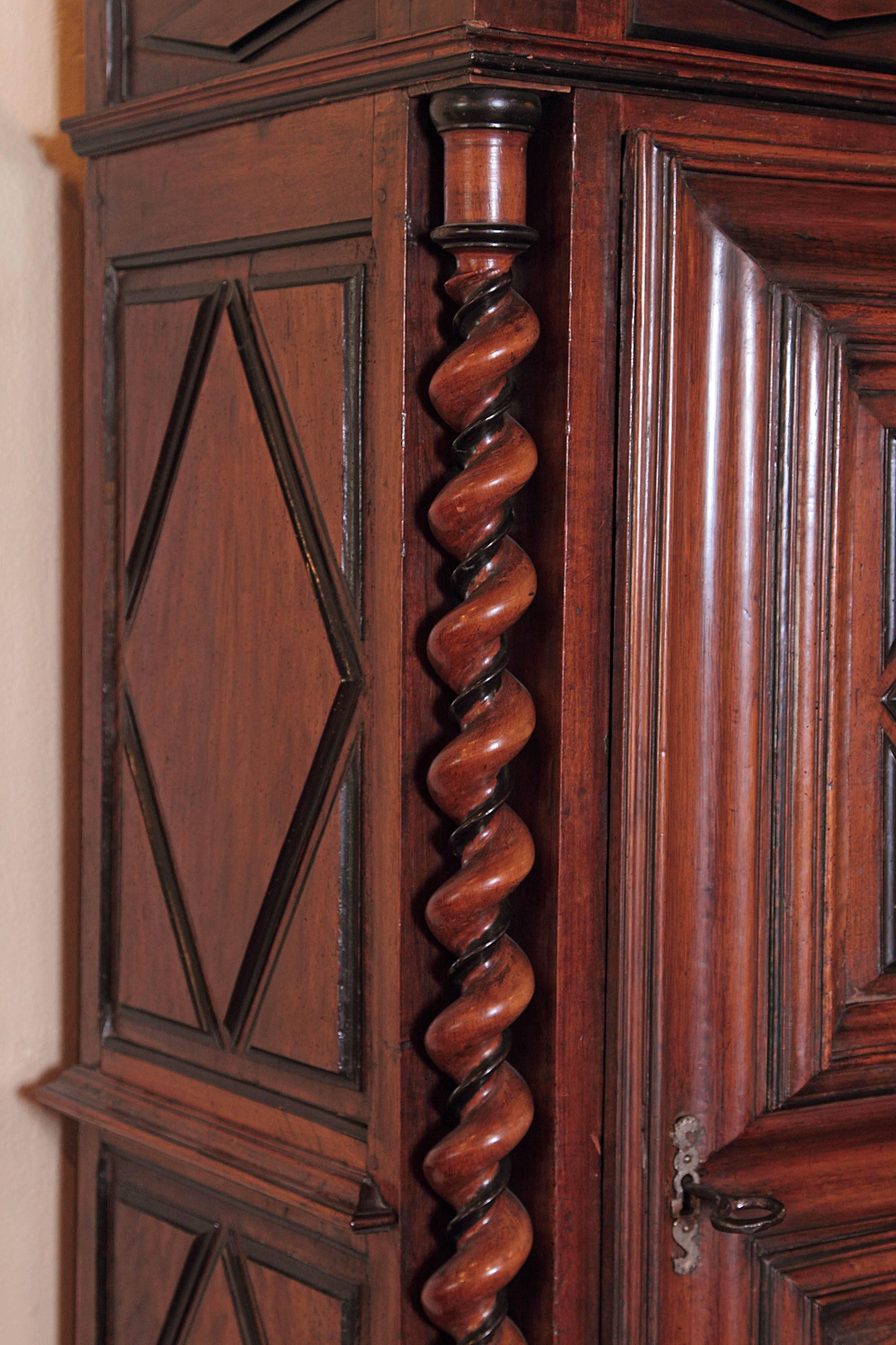 Hand-Carved 18th Century French Louis XIII Carved Walnut Armoire Bonnetiere from Perigord For Sale