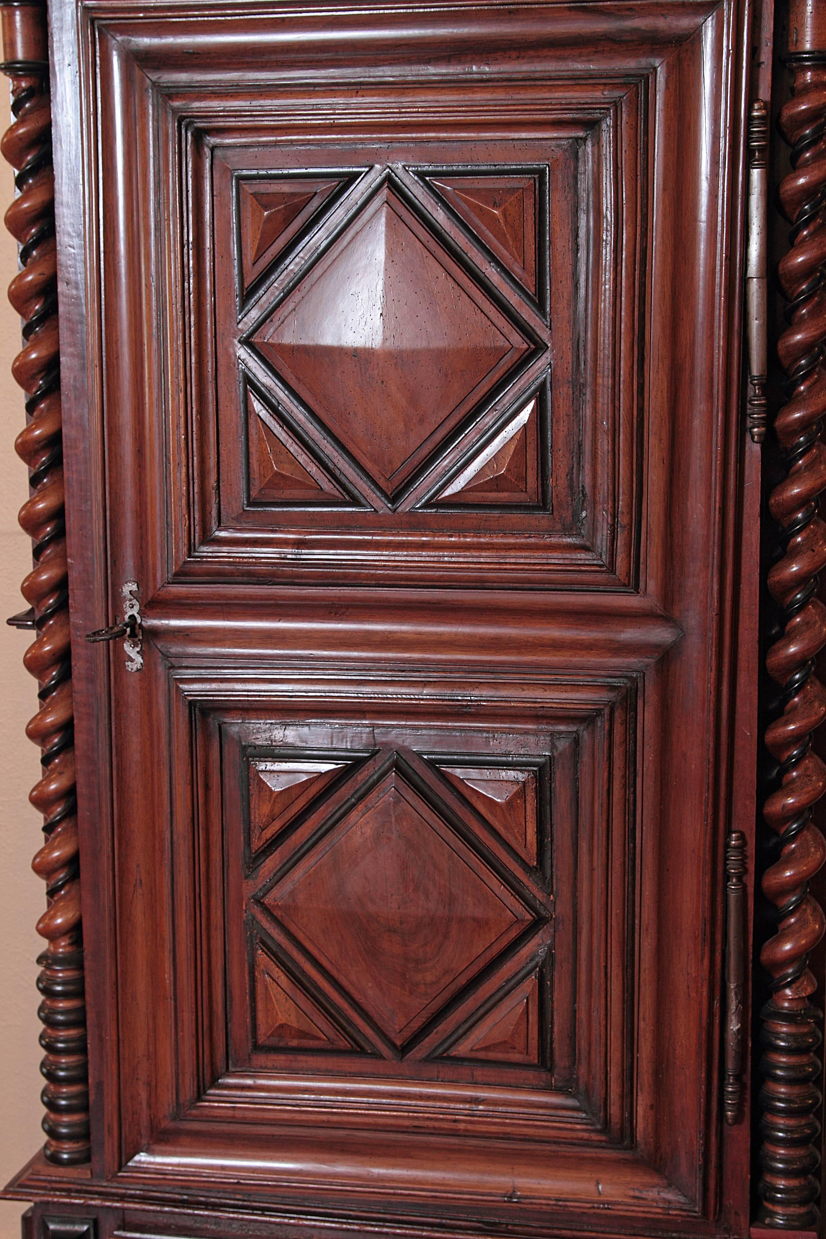 18th Century French Louis XIII Carved Walnut Armoire Bonnetiere from Perigord For Sale 1
