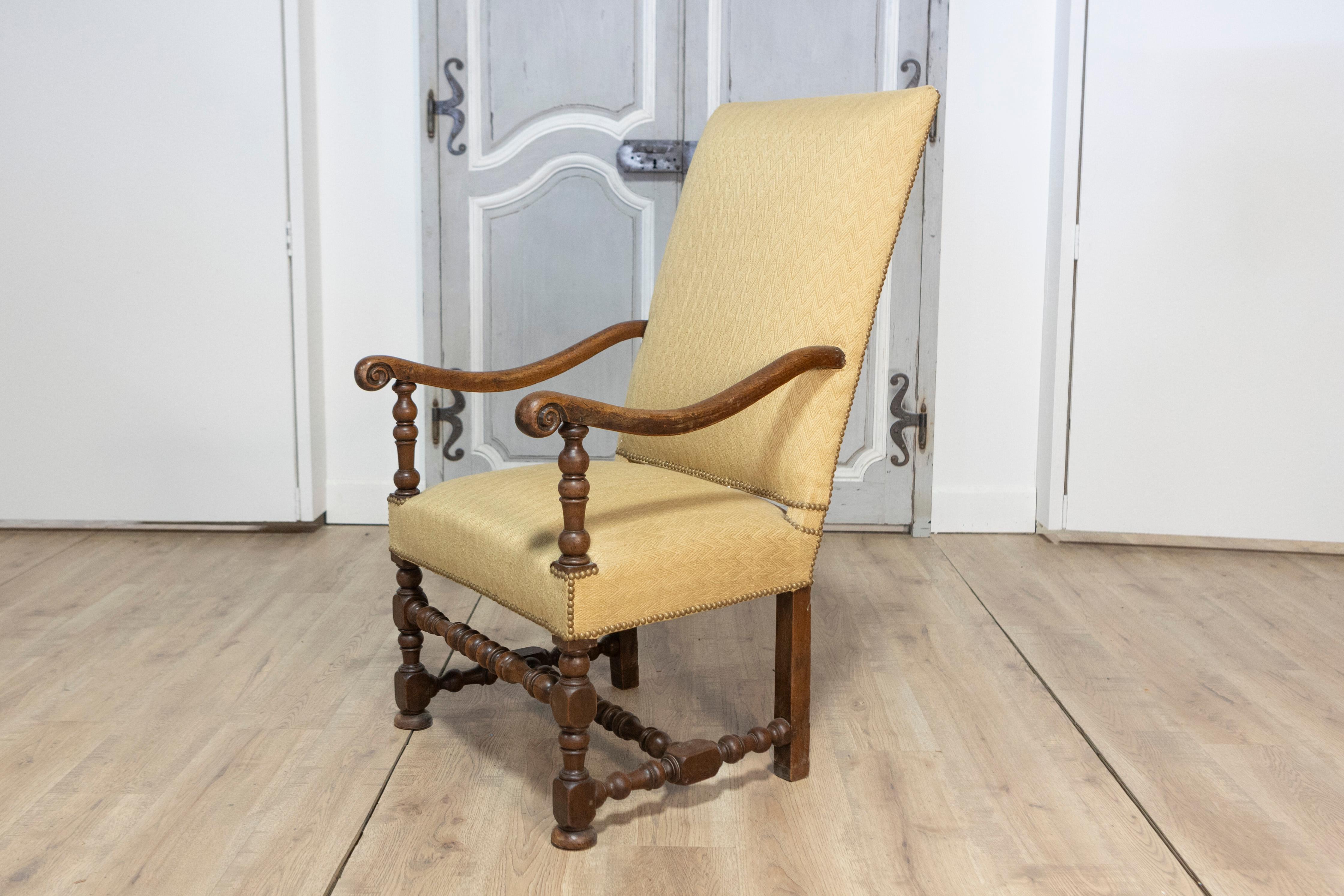 Sillón francés del siglo XVIII estilo Luis XIII Francés en venta