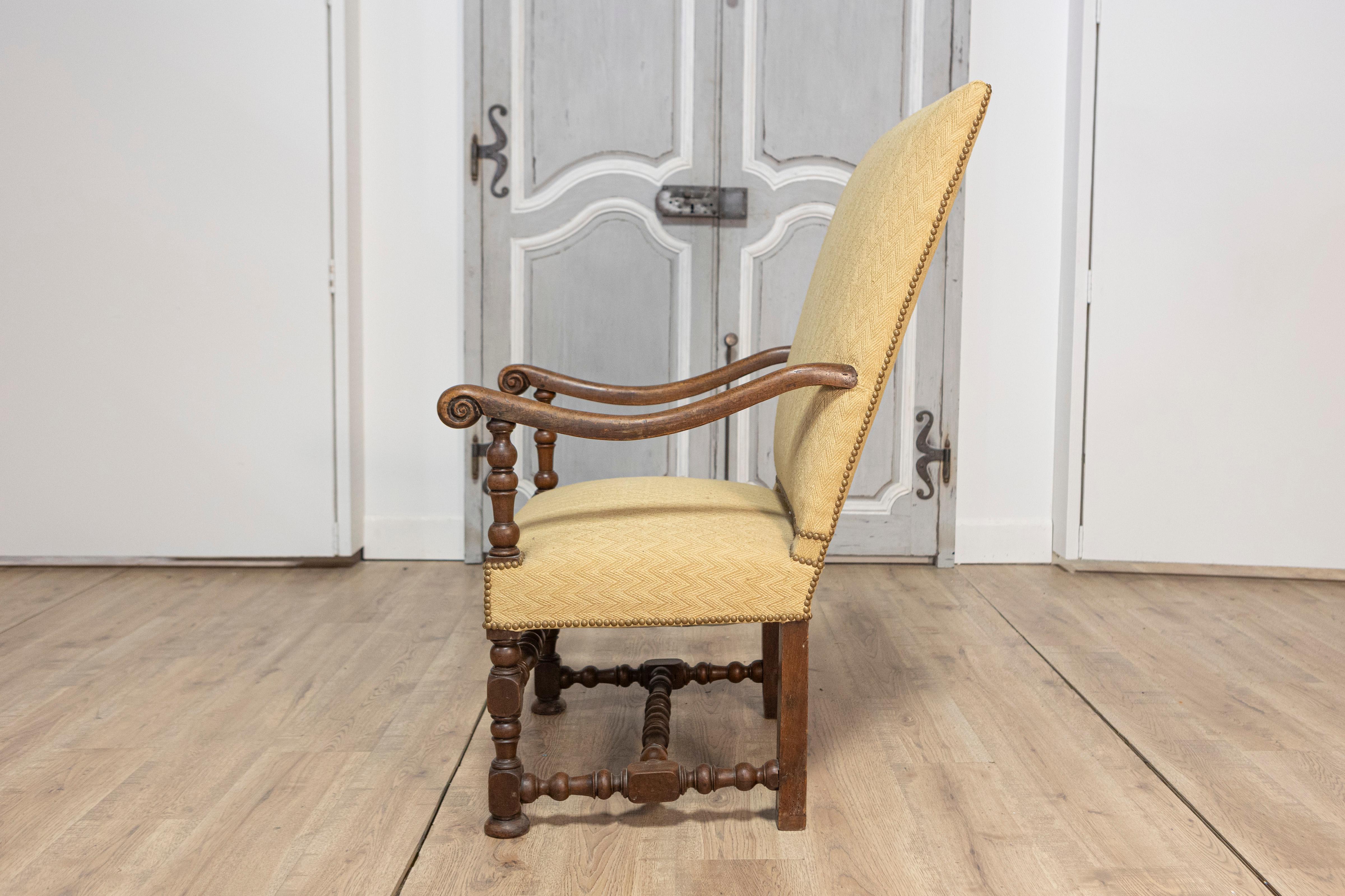 Sillón francés del siglo XVIII estilo Luis XIII en Bueno estado para la venta en Atlanta, GA