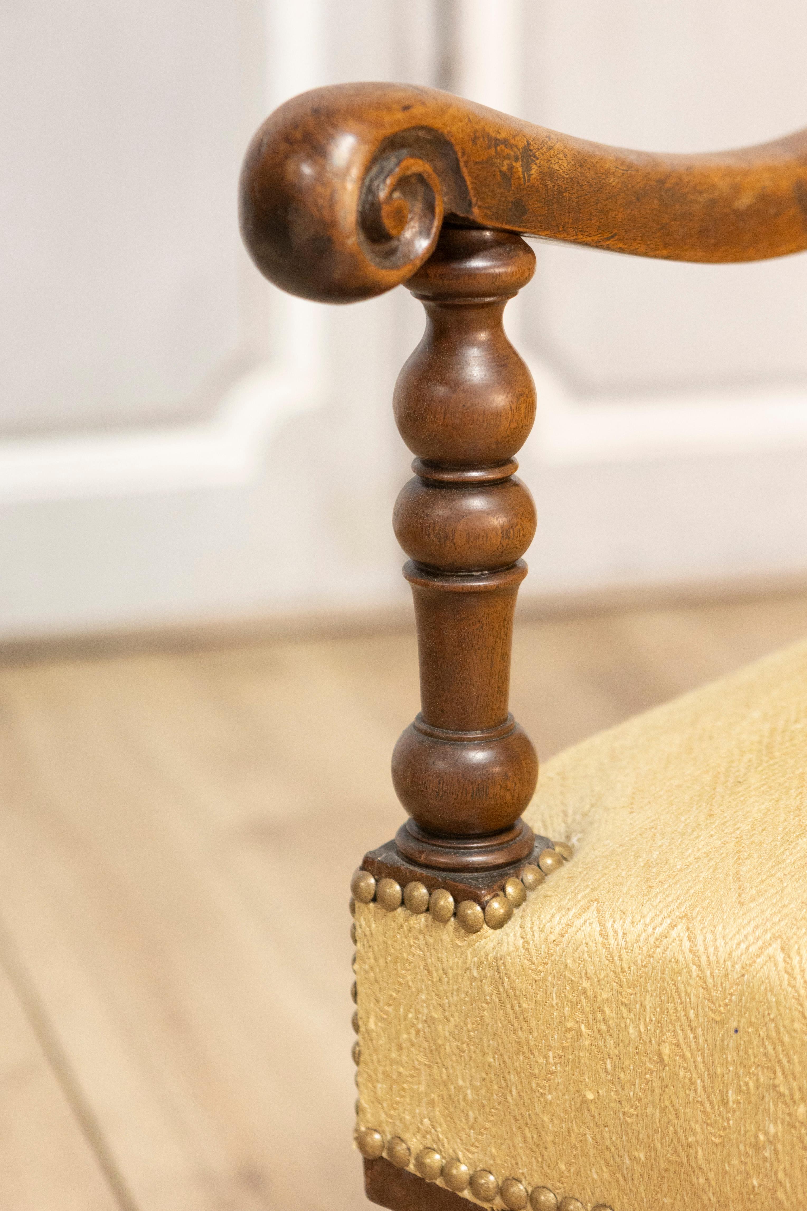 Sillón francés del siglo XVIII estilo Luis XIII Nogal en venta