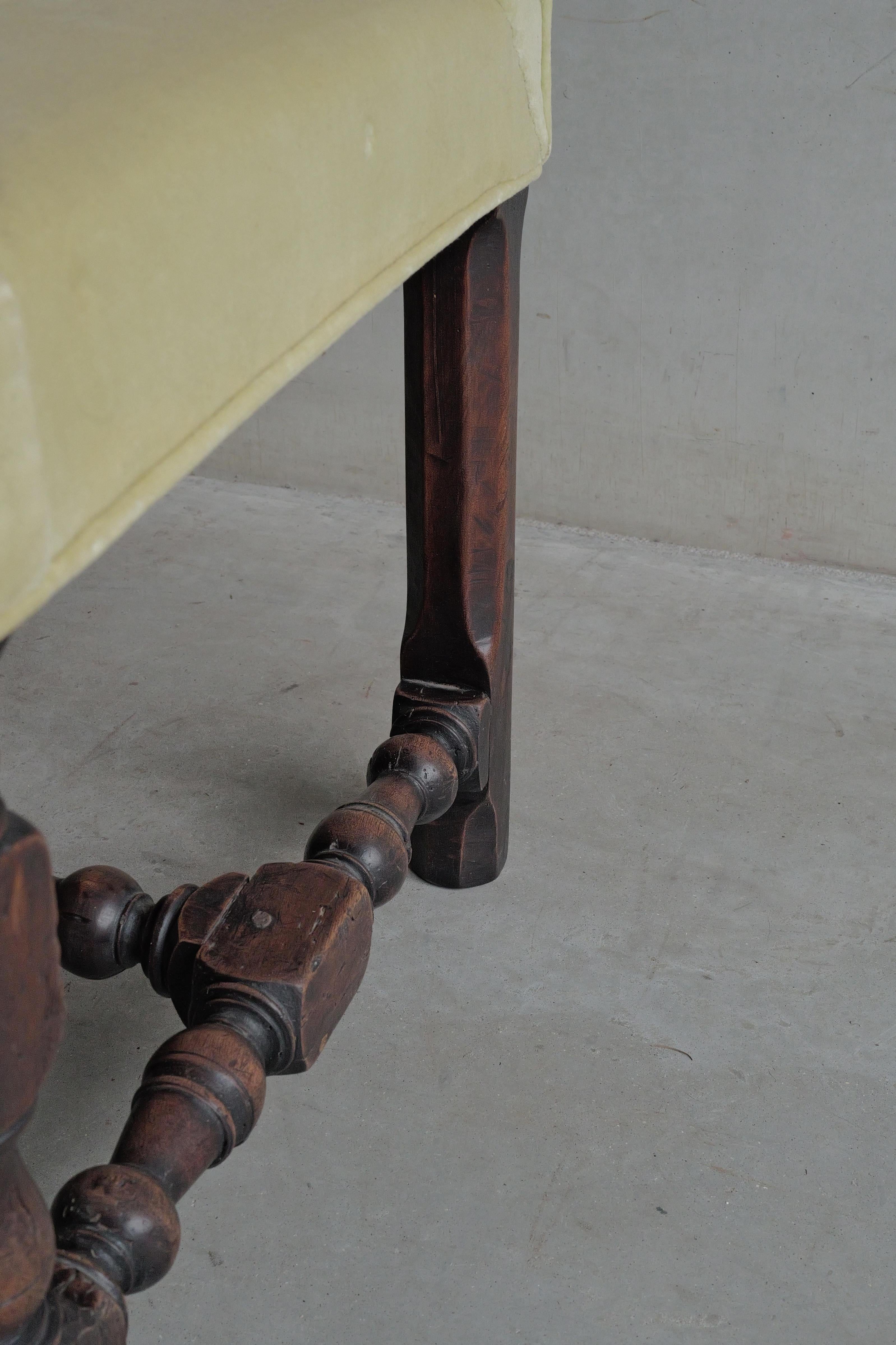 Sillón francés del siglo XVIII estilo Luis XIII Os de Mouton de nogal en venta 1