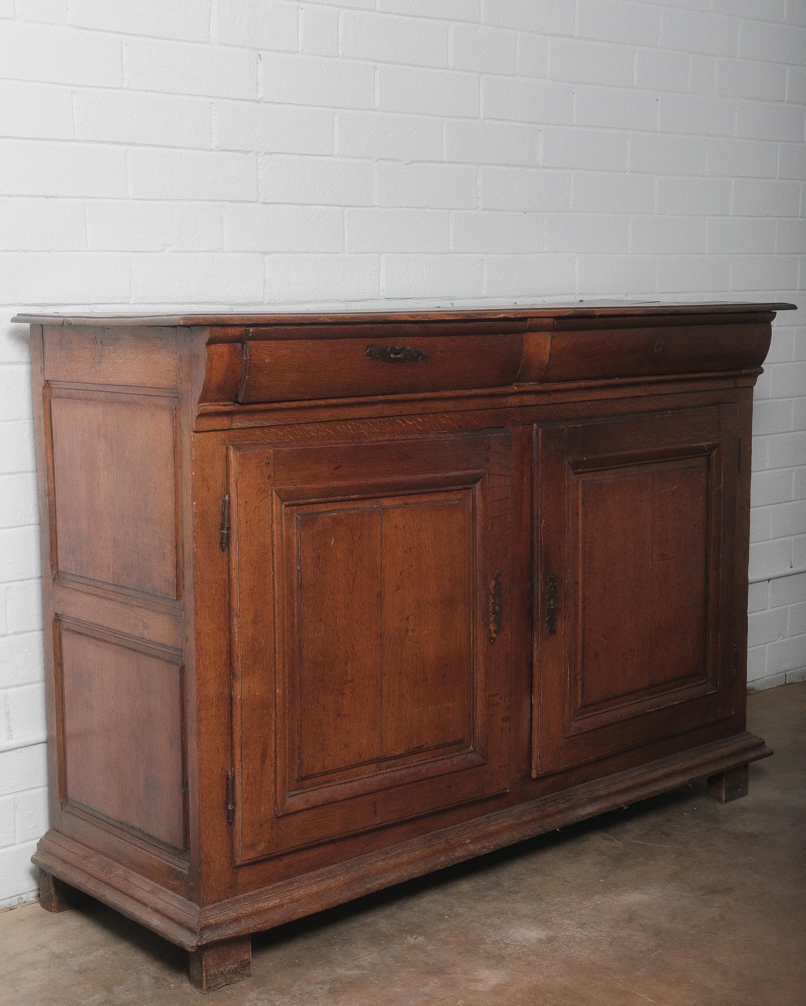 European 18th Century French Louis XIII Style Provincial Oak Buffet For Sale