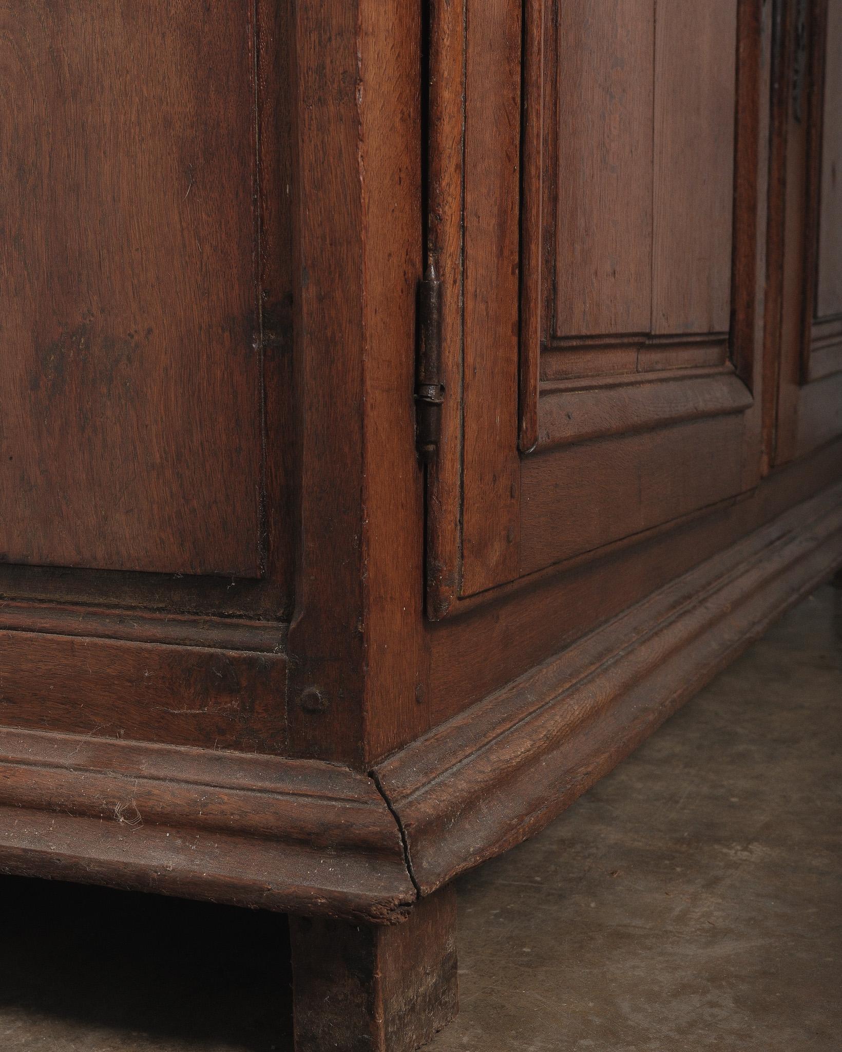 18th Century French Louis XIII Style Provincial Oak Buffet For Sale 1