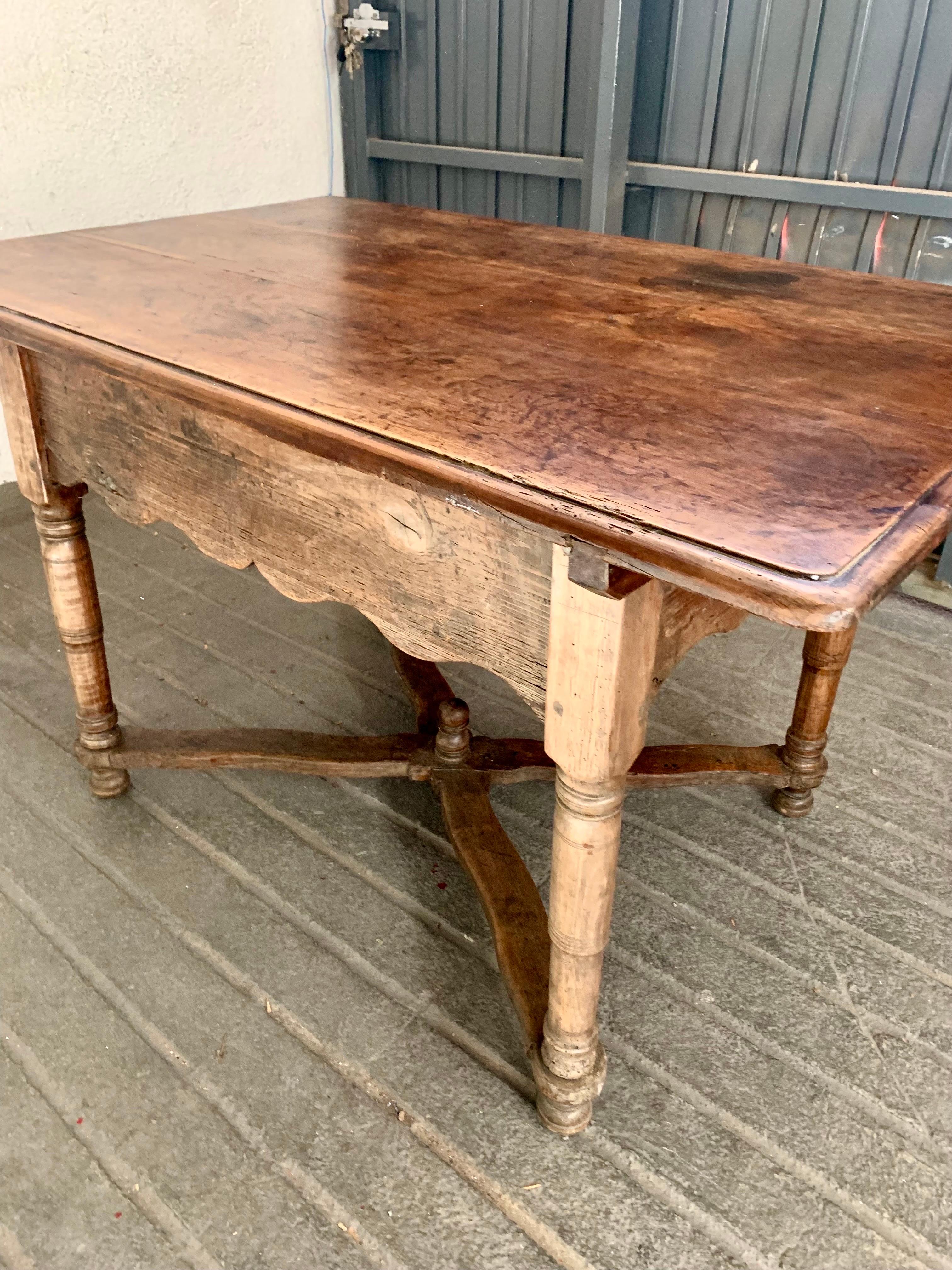 18th Century French Louis XIII Style Walnut Table For Sale 6
