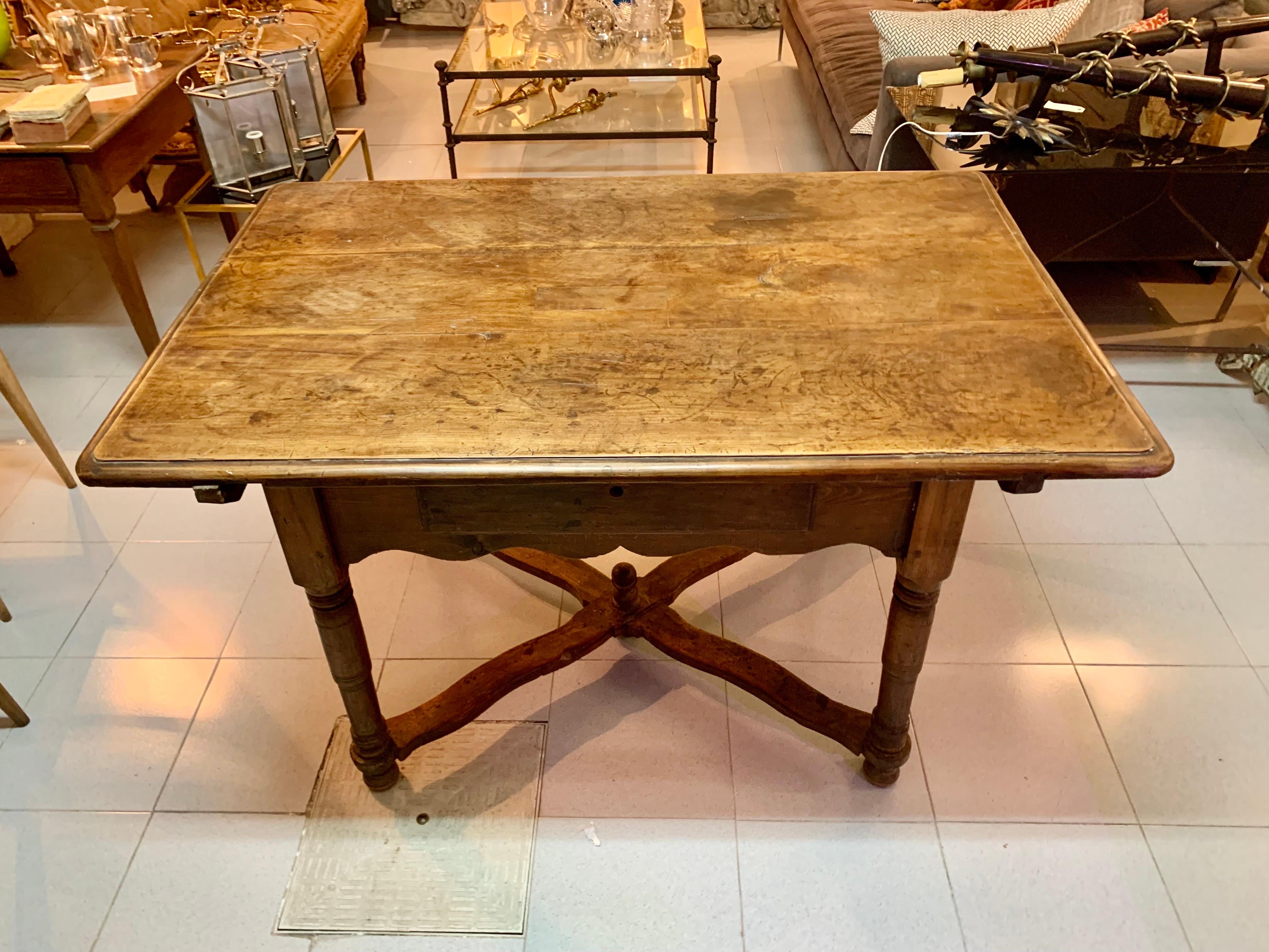 18th Century French Louis XIII Style Walnut Table For Sale 3
