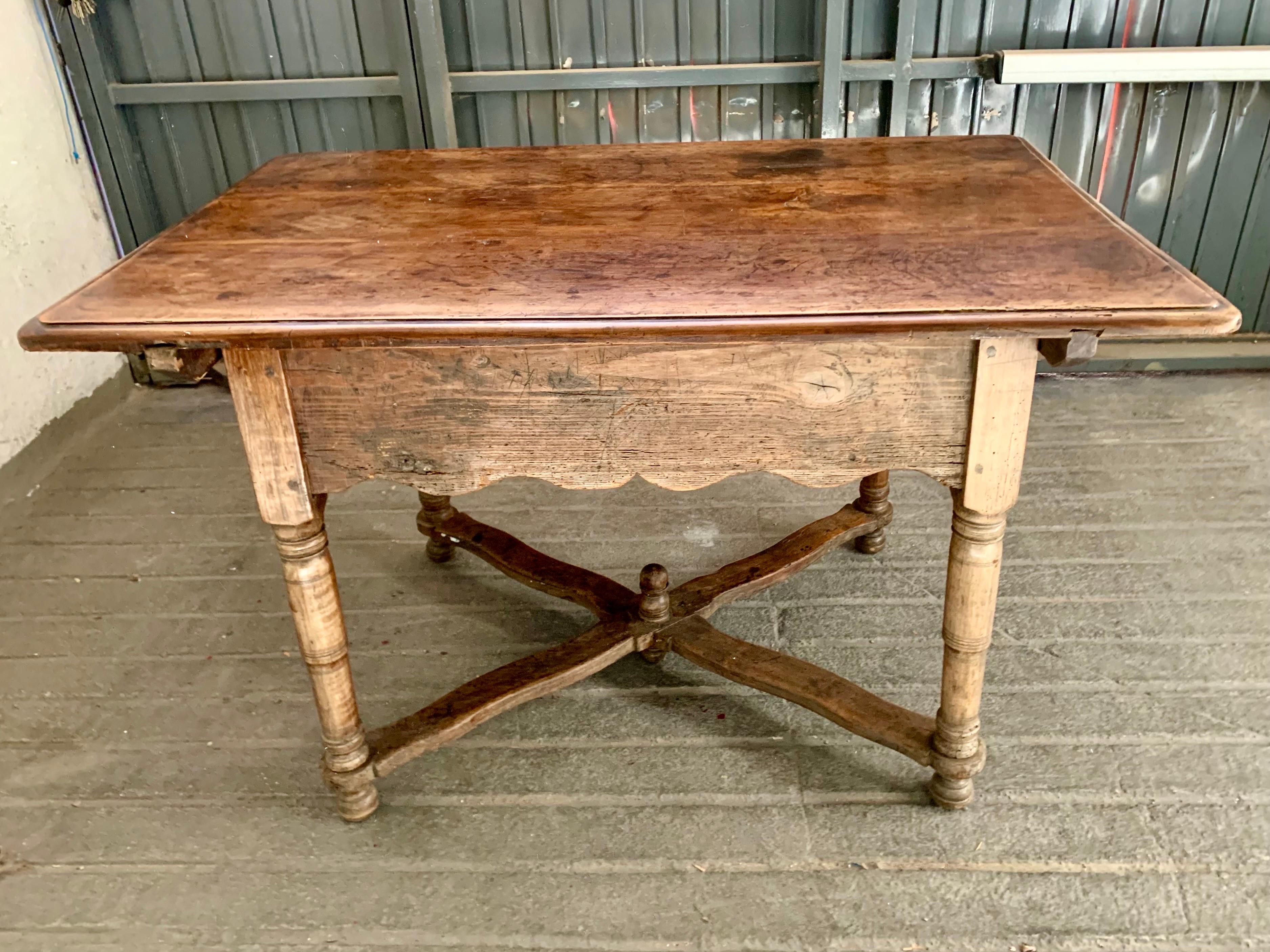 18th Century French Louis XIII Style Walnut Table For Sale 5