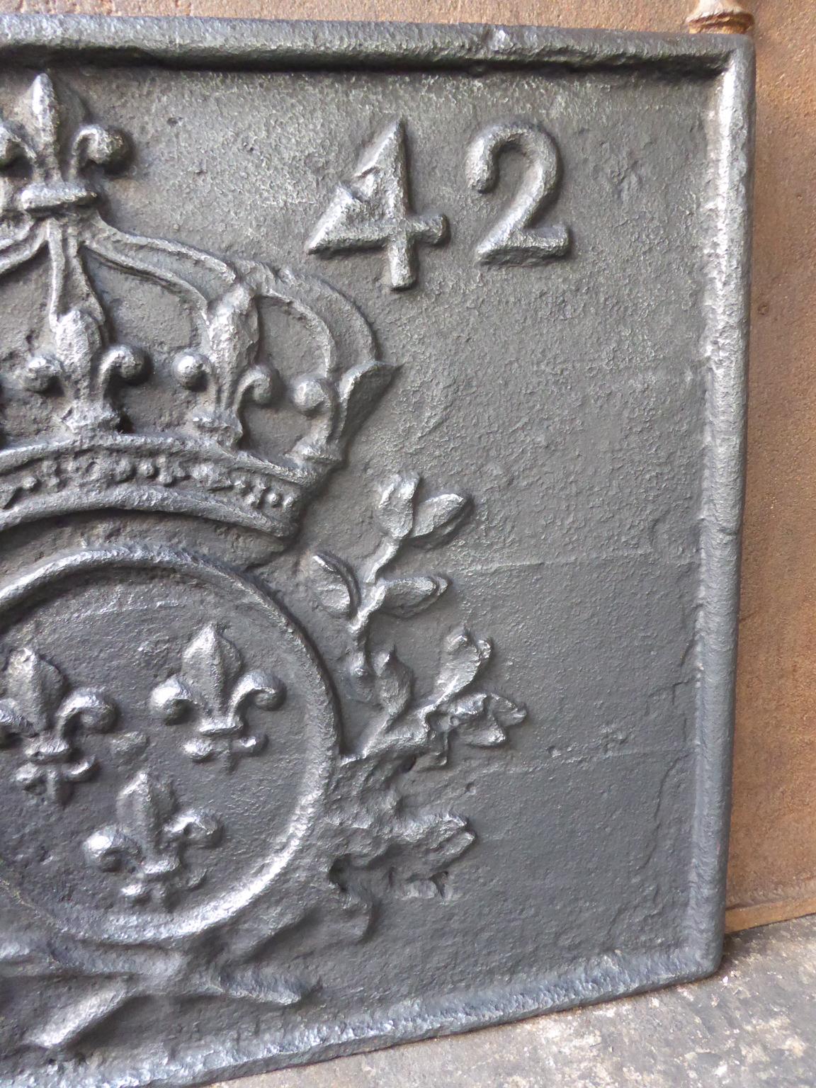 18th Century French Louis XIV 'Arms of France' Fireback In Good Condition In Amerongen, NL