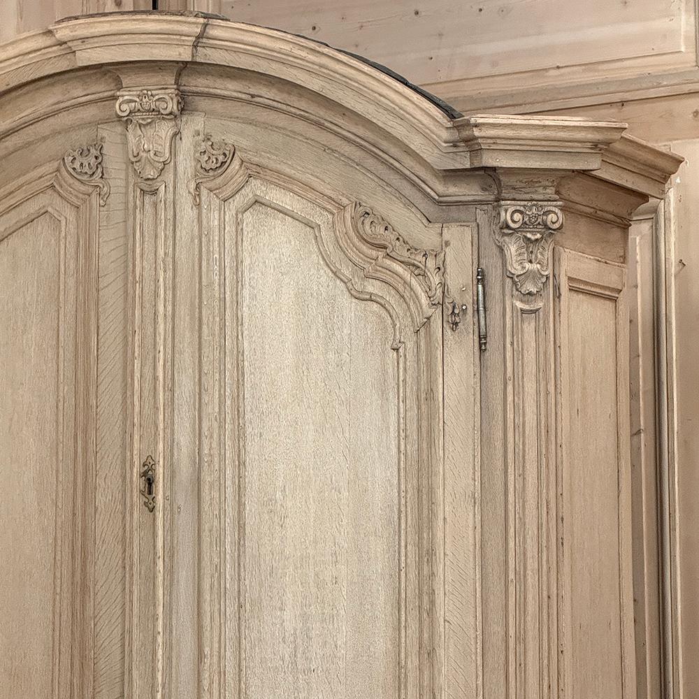 Gabinetto francese Luigi XIV del XVIII secolo ~ Armoire in Oak scortecciato in vendita 6
