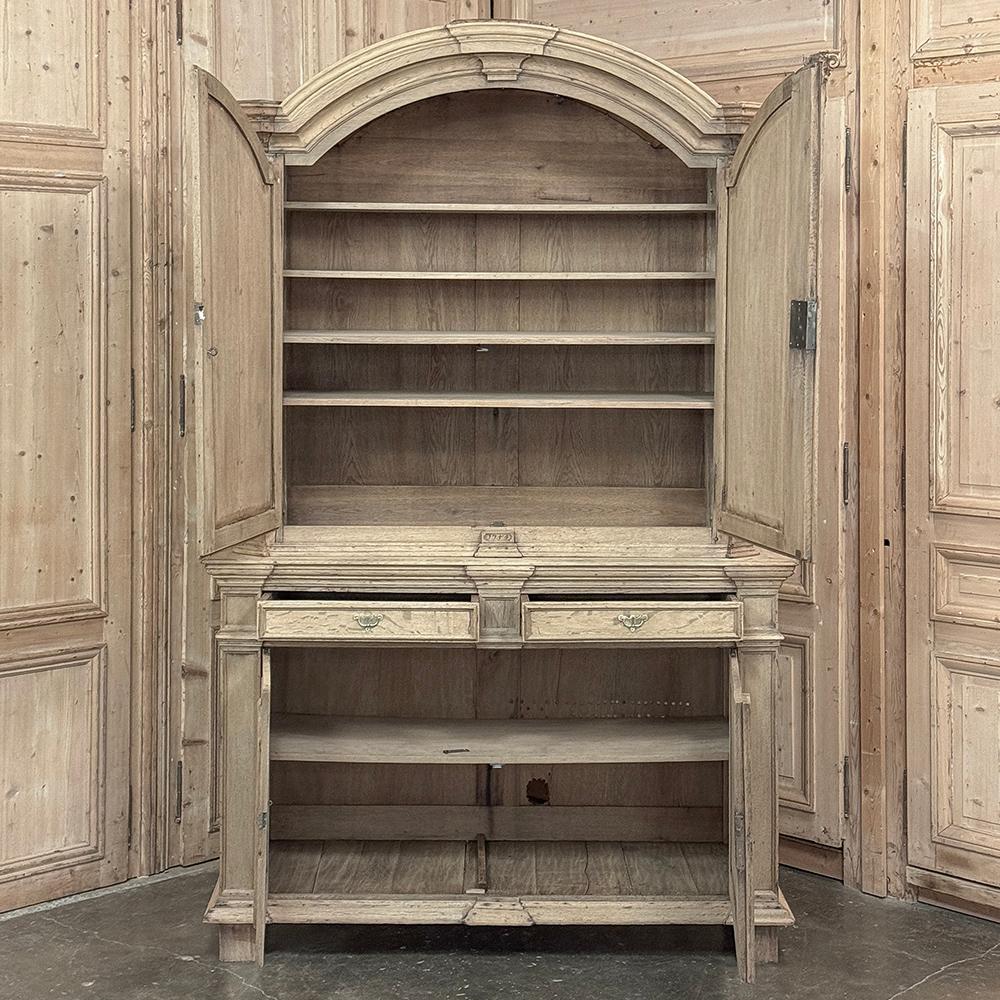 Gabinetto francese Luigi XIV del XVIII secolo ~ Armoire in Oak scortecciato in vendita 10