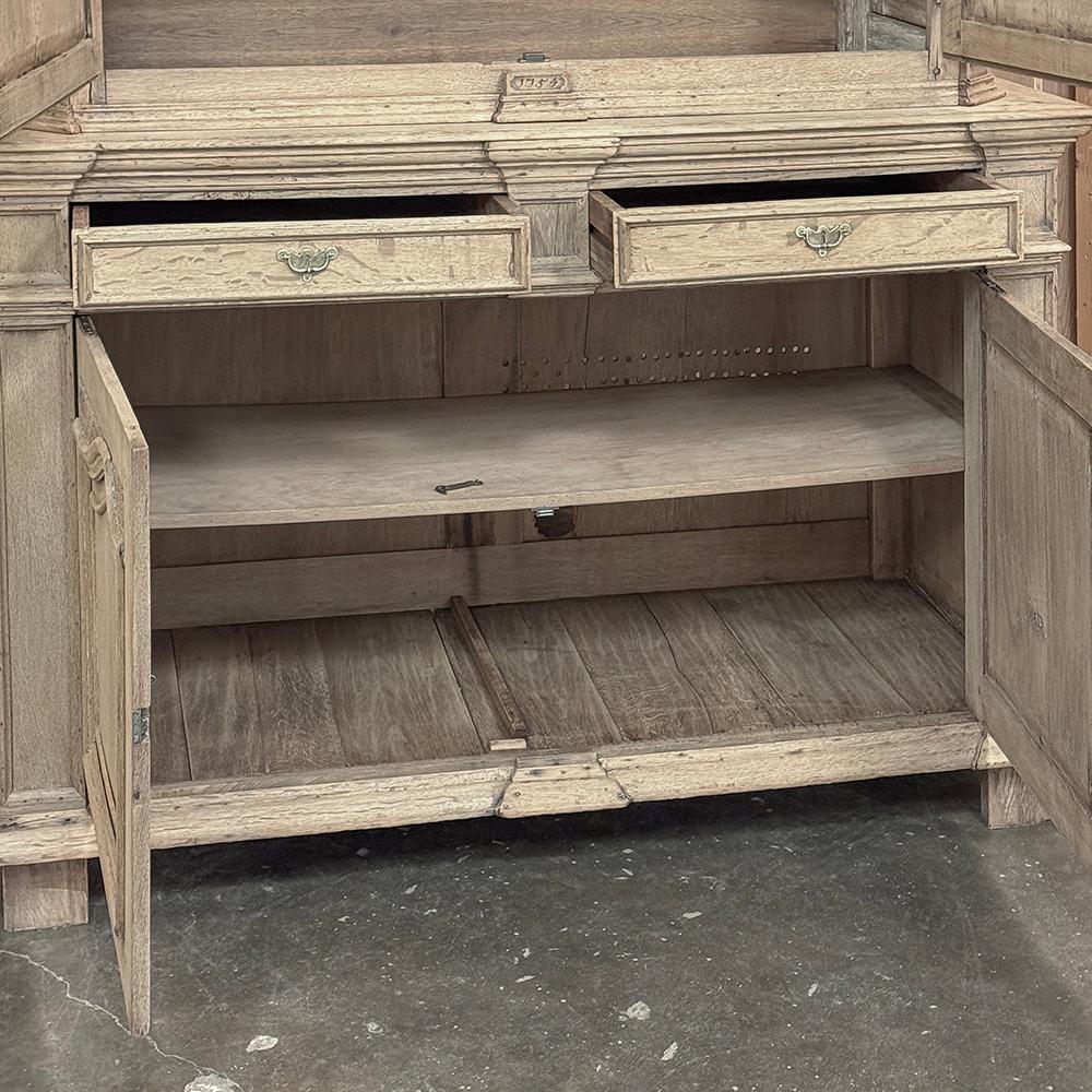 Gabinetto francese Luigi XIV del XVIII secolo ~ Armoire in Oak scortecciato in vendita 13