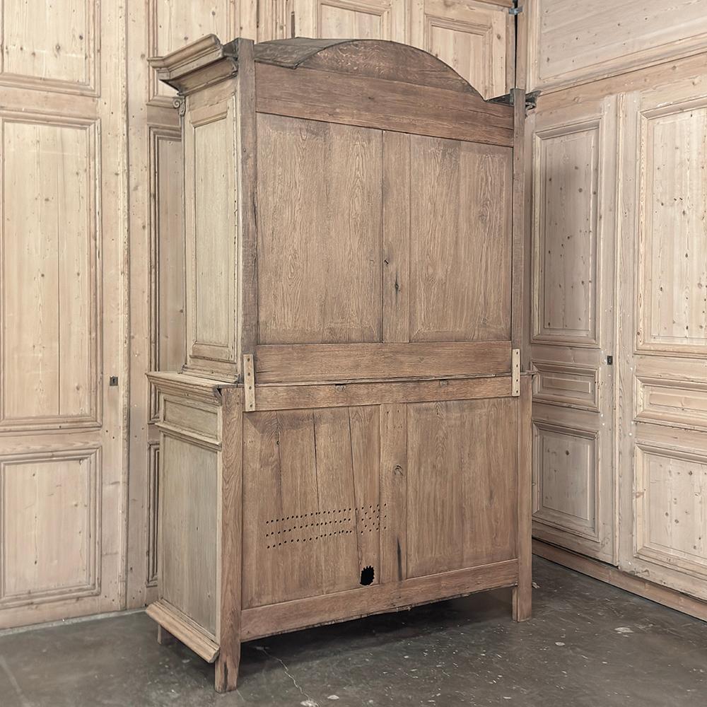 Gabinetto francese Luigi XIV del XVIII secolo ~ Armoire in Oak scortecciato in vendita 14