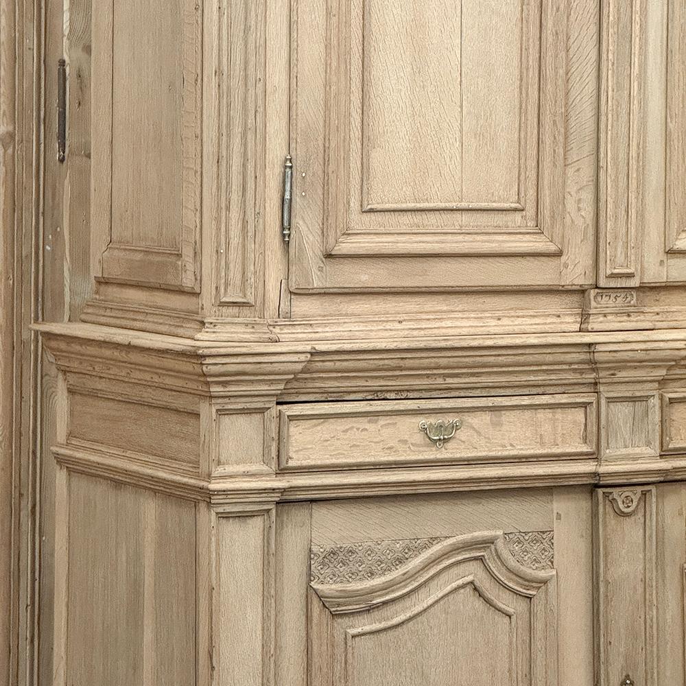 Gabinetto francese Luigi XIV del XVIII secolo ~ Armoire in Oak scortecciato in vendita 2