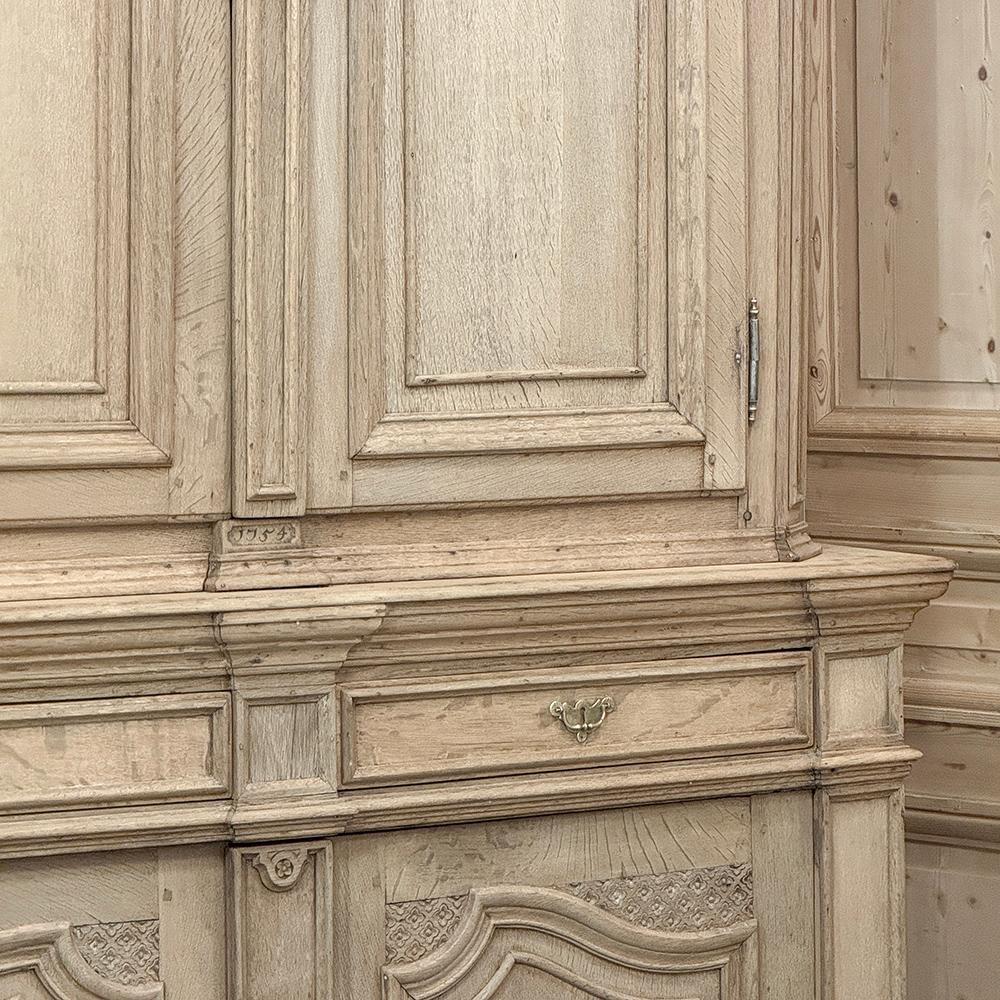 Gabinetto francese Luigi XIV del XVIII secolo ~ Armoire in Oak scortecciato in vendita 4