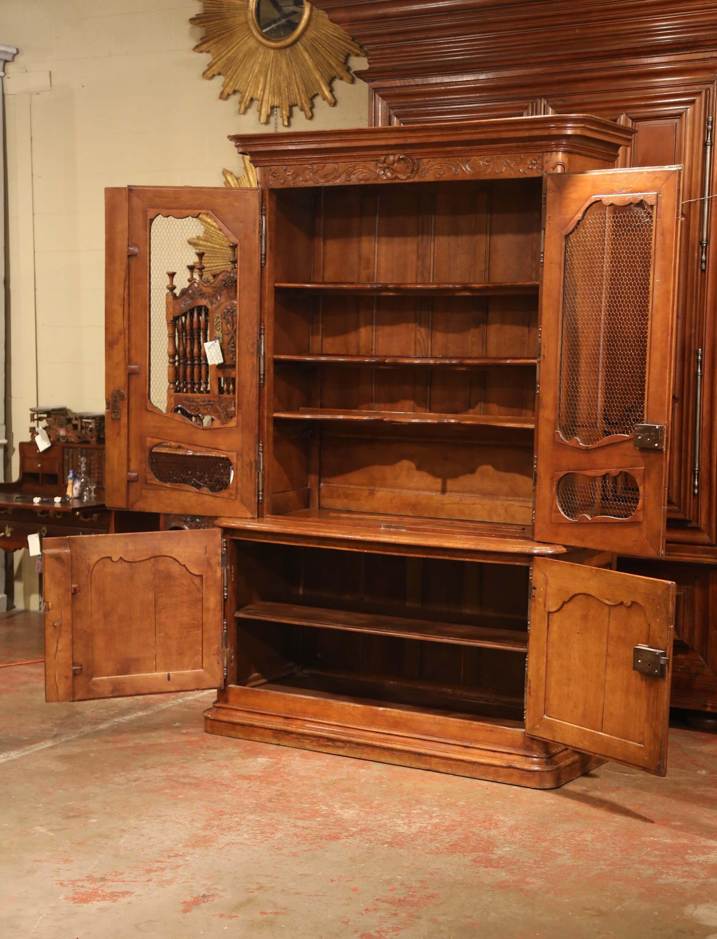 18th Century, French, Louis XIV Carved Oak Buffet Deux Corps from Normandy In Excellent Condition For Sale In Dallas, TX