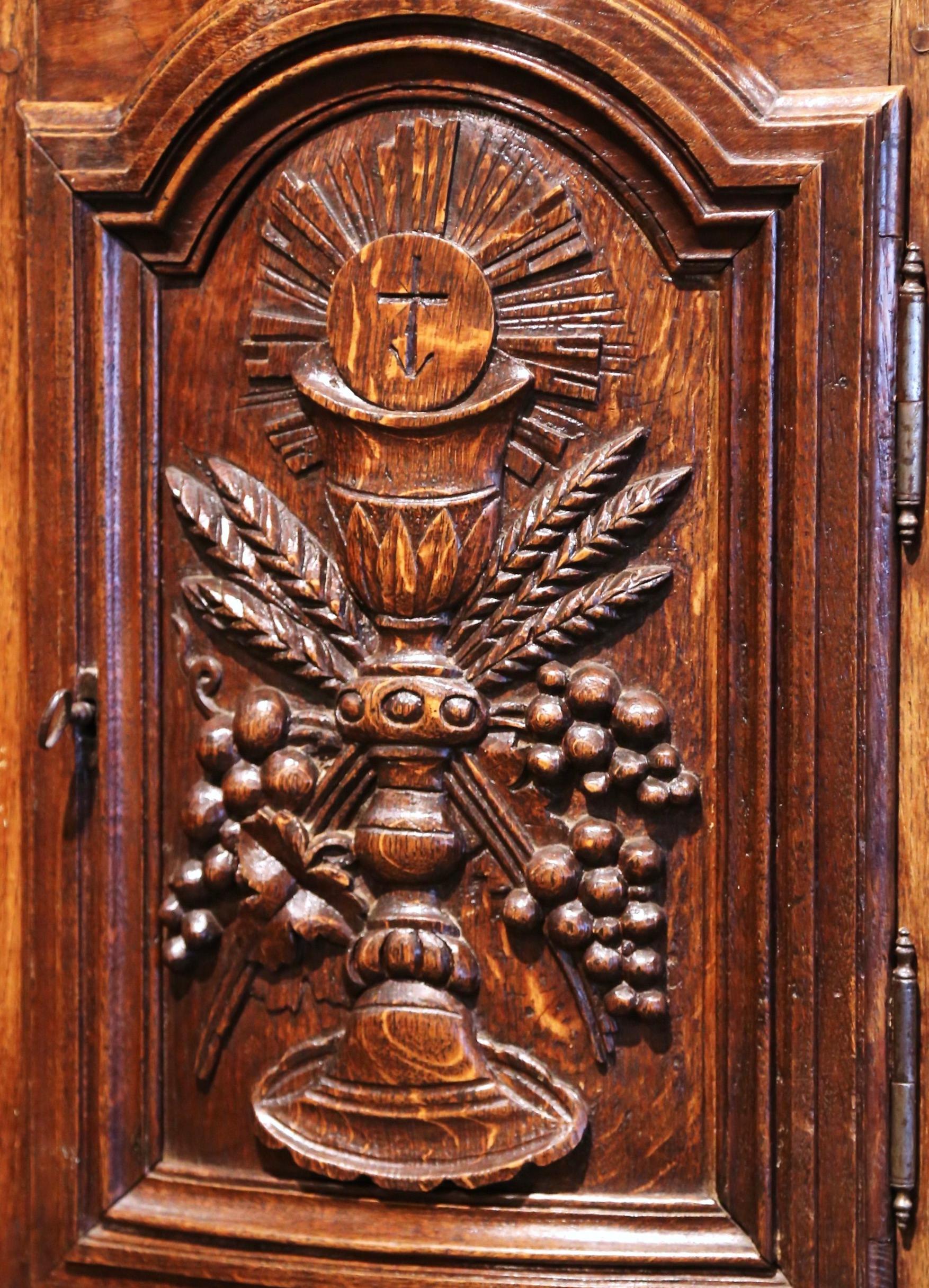 18th Century French Louis XIV Carved Oak Reliquary with Monstrance Decor In Excellent Condition In Dallas, TX