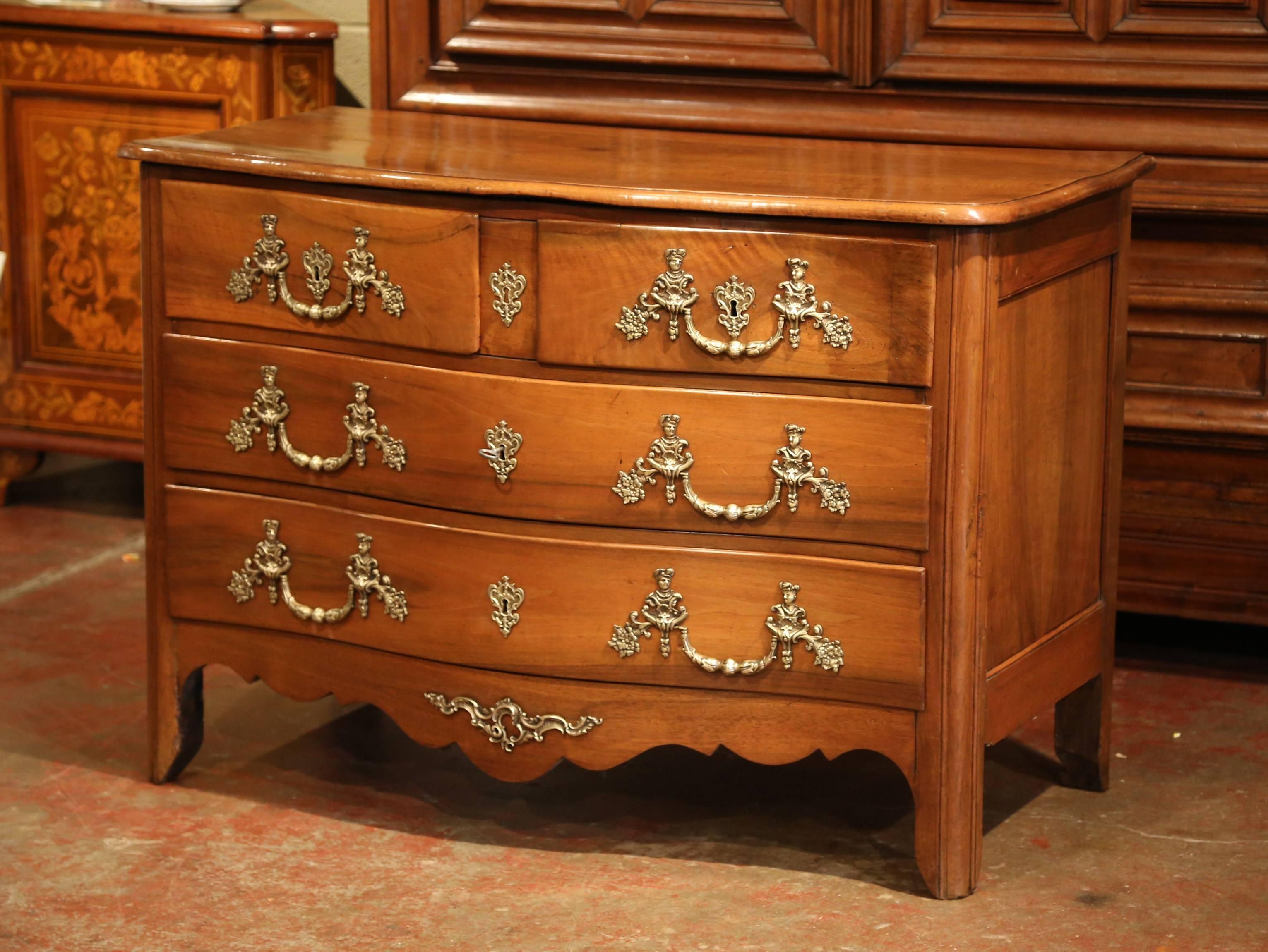 18th Century French Louis XIV Carved Walnut Four-Drawer Chest Commode  In Excellent Condition For Sale In Dallas, TX